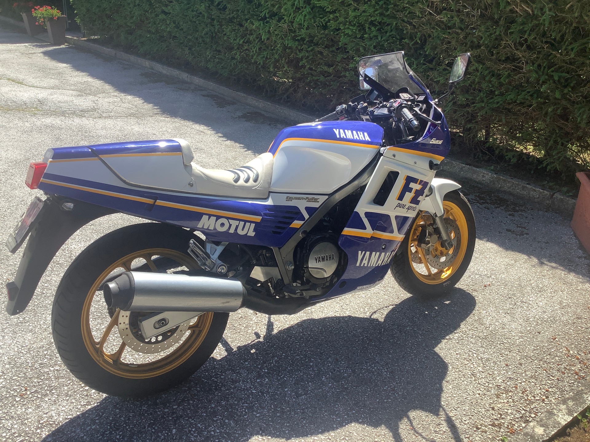 YAMAHA FZ 750-image-3