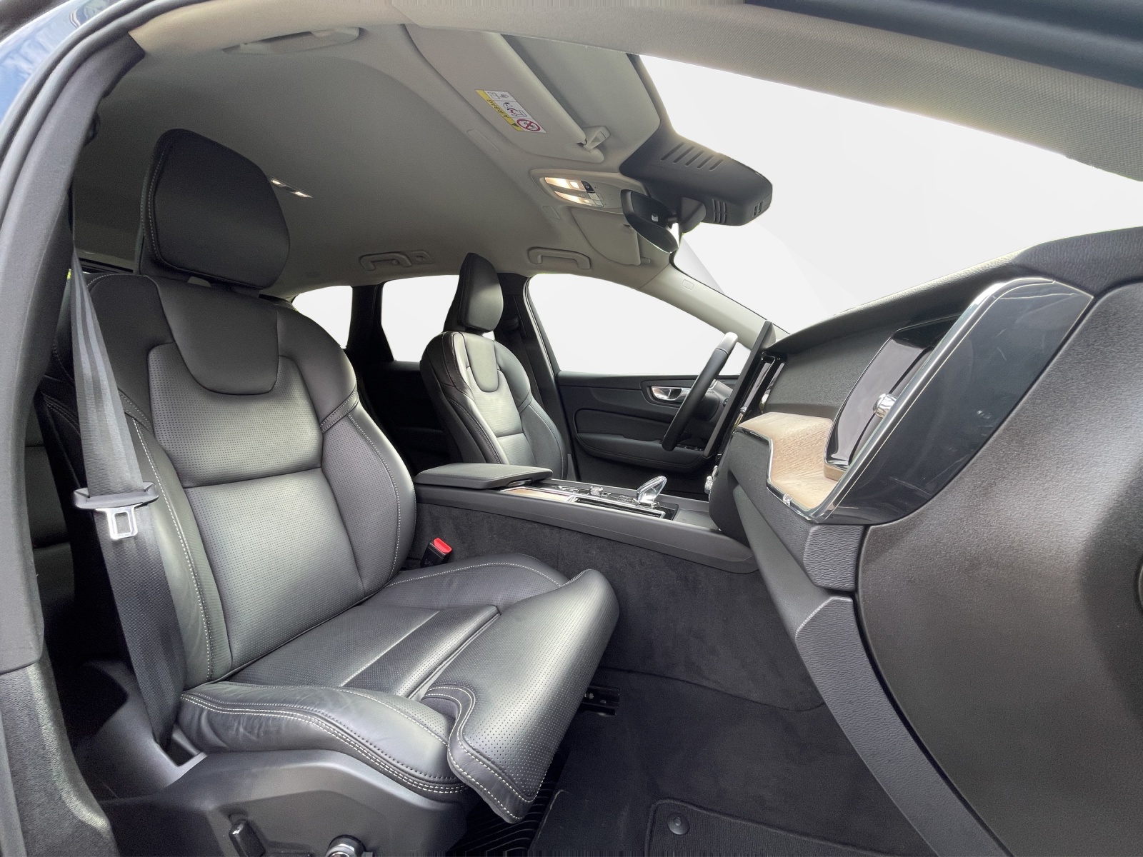 VOLVO XC60 2.0 T6 TE Plus Dark eAWD-image-17