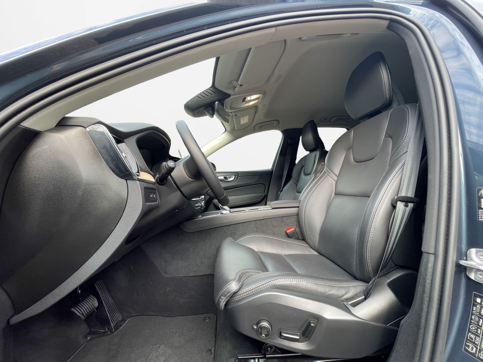 VOLVO XC60 2.0 T6 TE Plus Dark eAWD-image-10