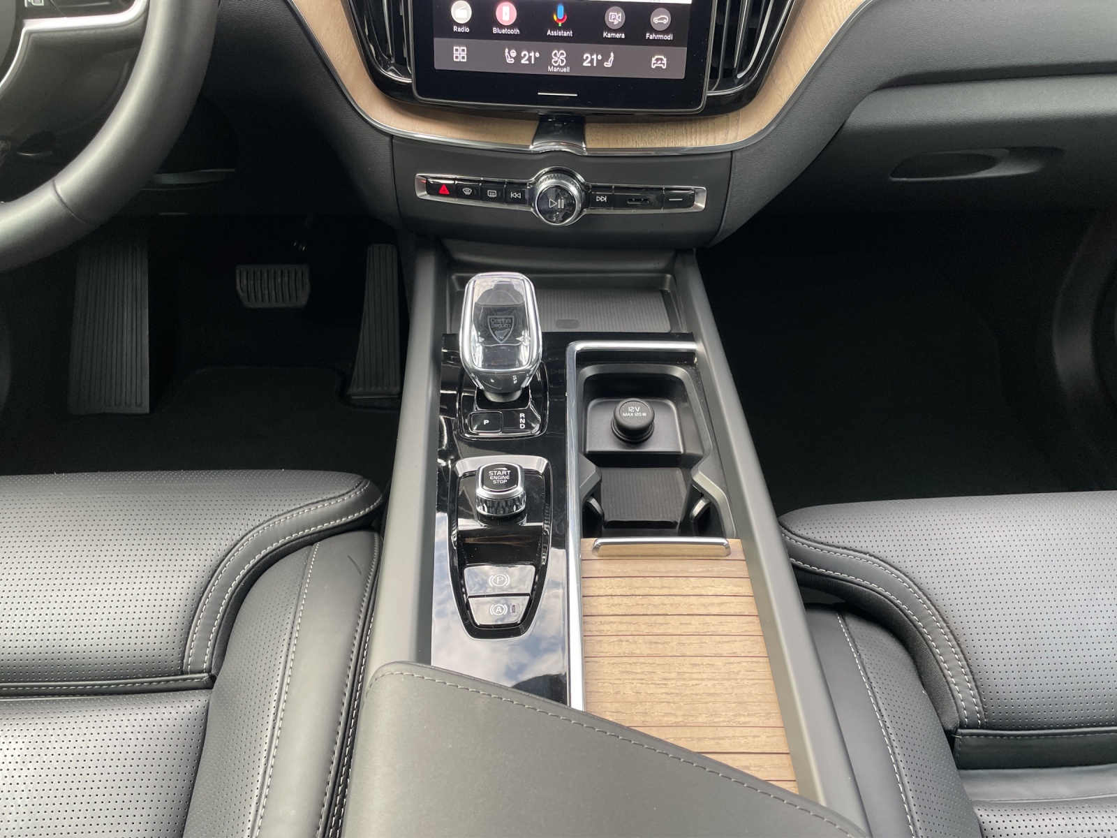 VOLVO XC60 2.0 T6 TE Plus Dark eAWD-image-16