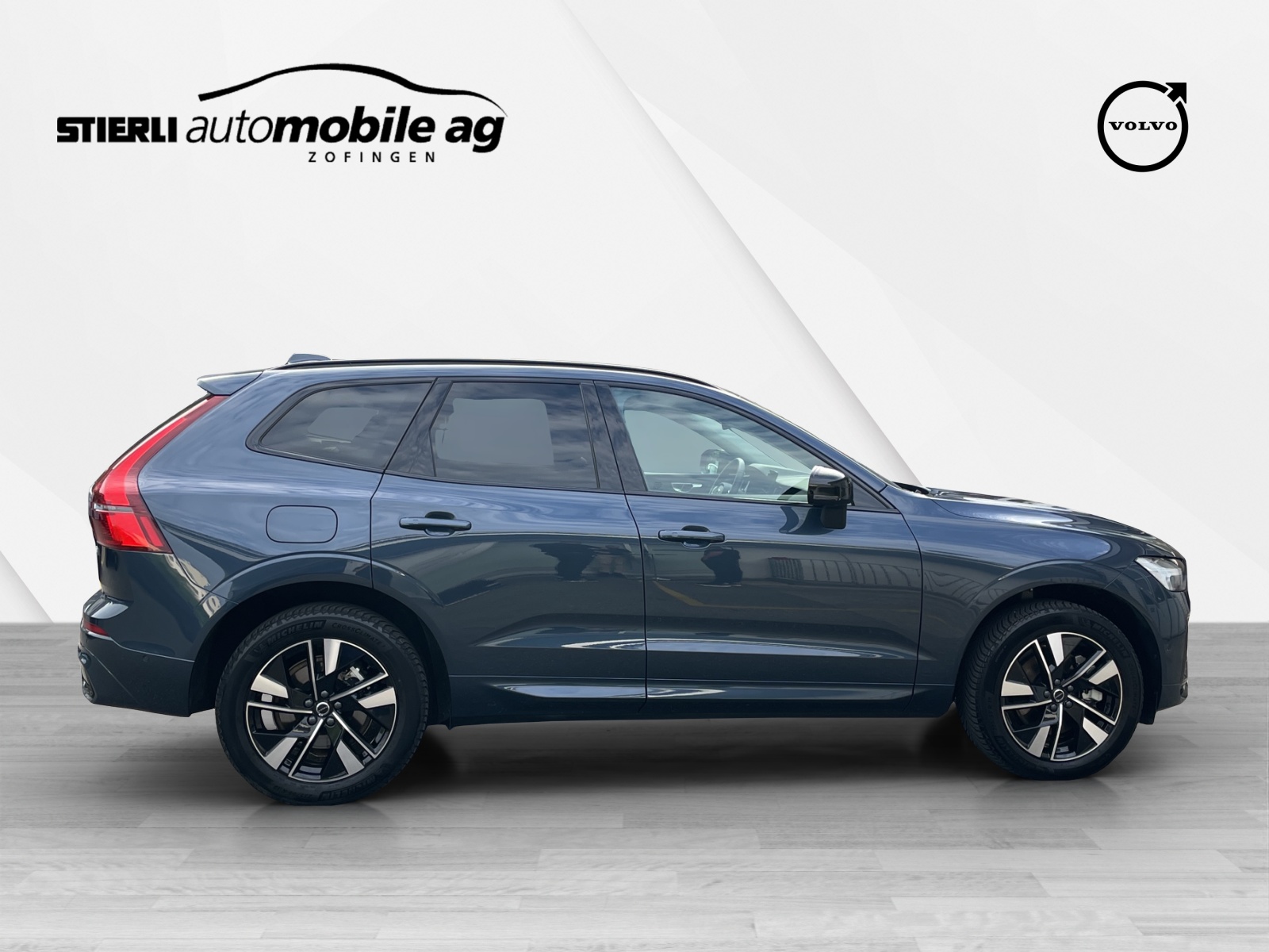 VOLVO XC60 2.0 T6 TE Plus Dark eAWD-showroom-element-3
