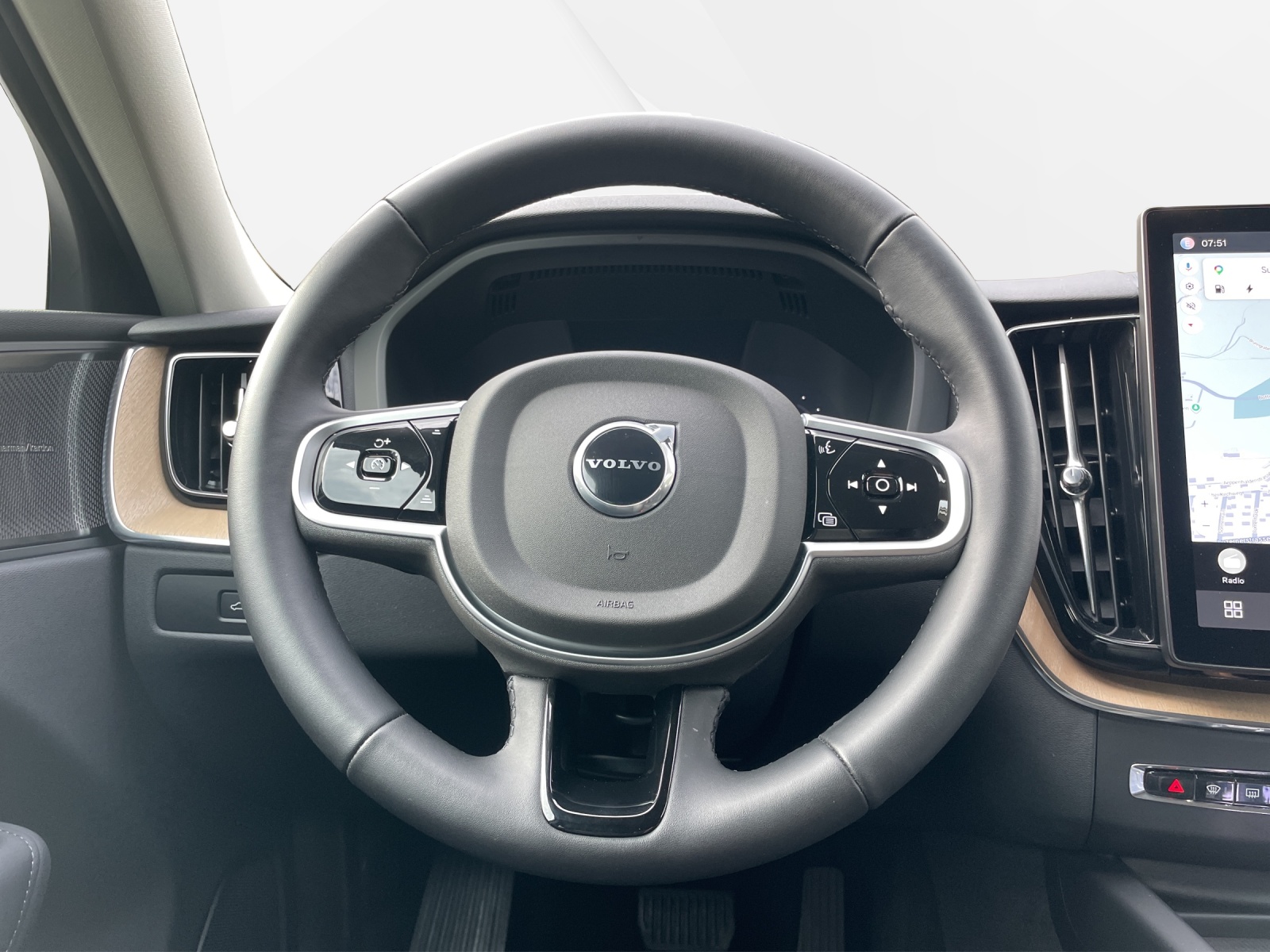 VOLVO XC60 2.0 T6 TE Plus Dark eAWD-image-11