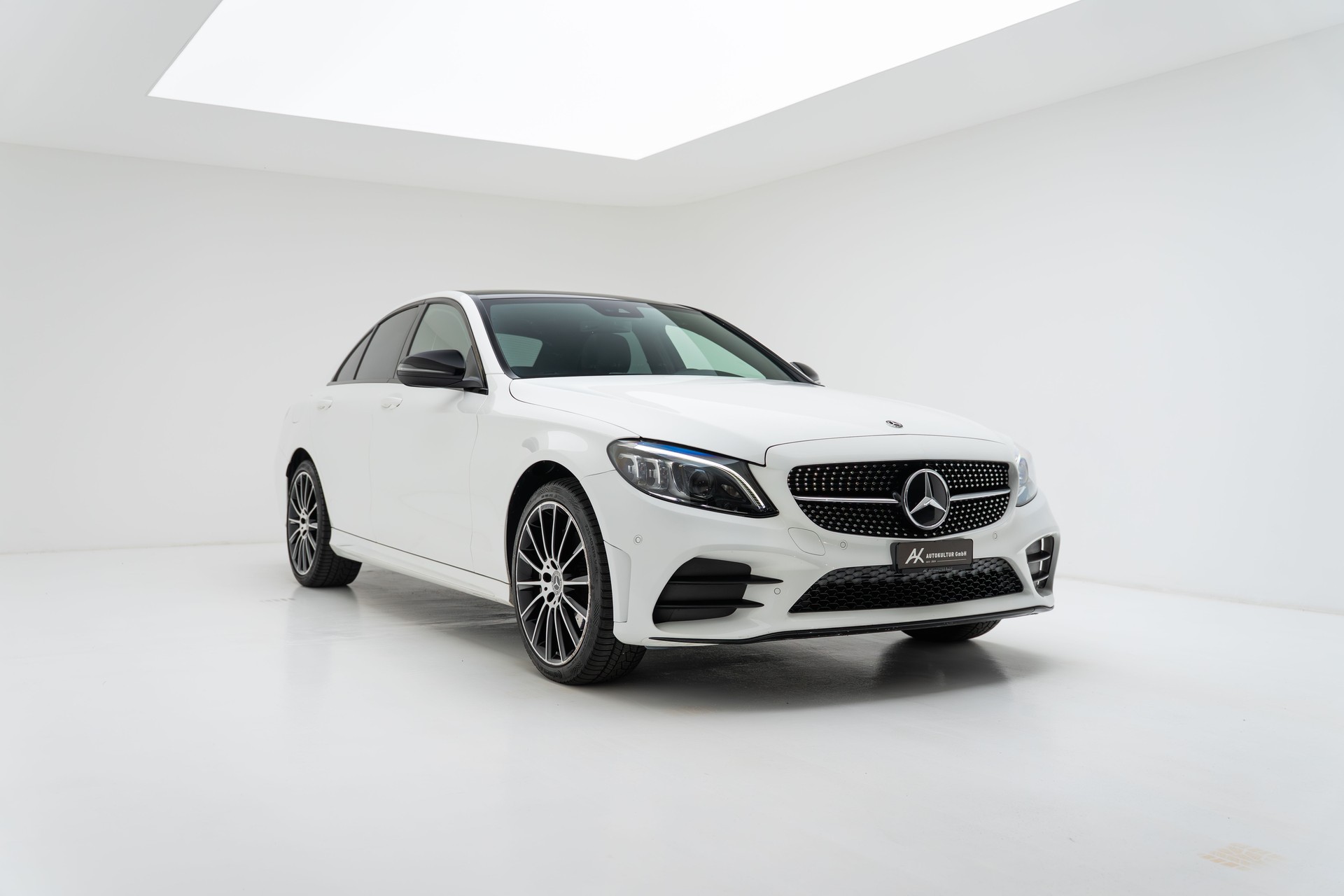 MERCEDES-BENZ C 200 Swiss Star AMG Line 4Matic 9G-Tronic-showroom-element-1