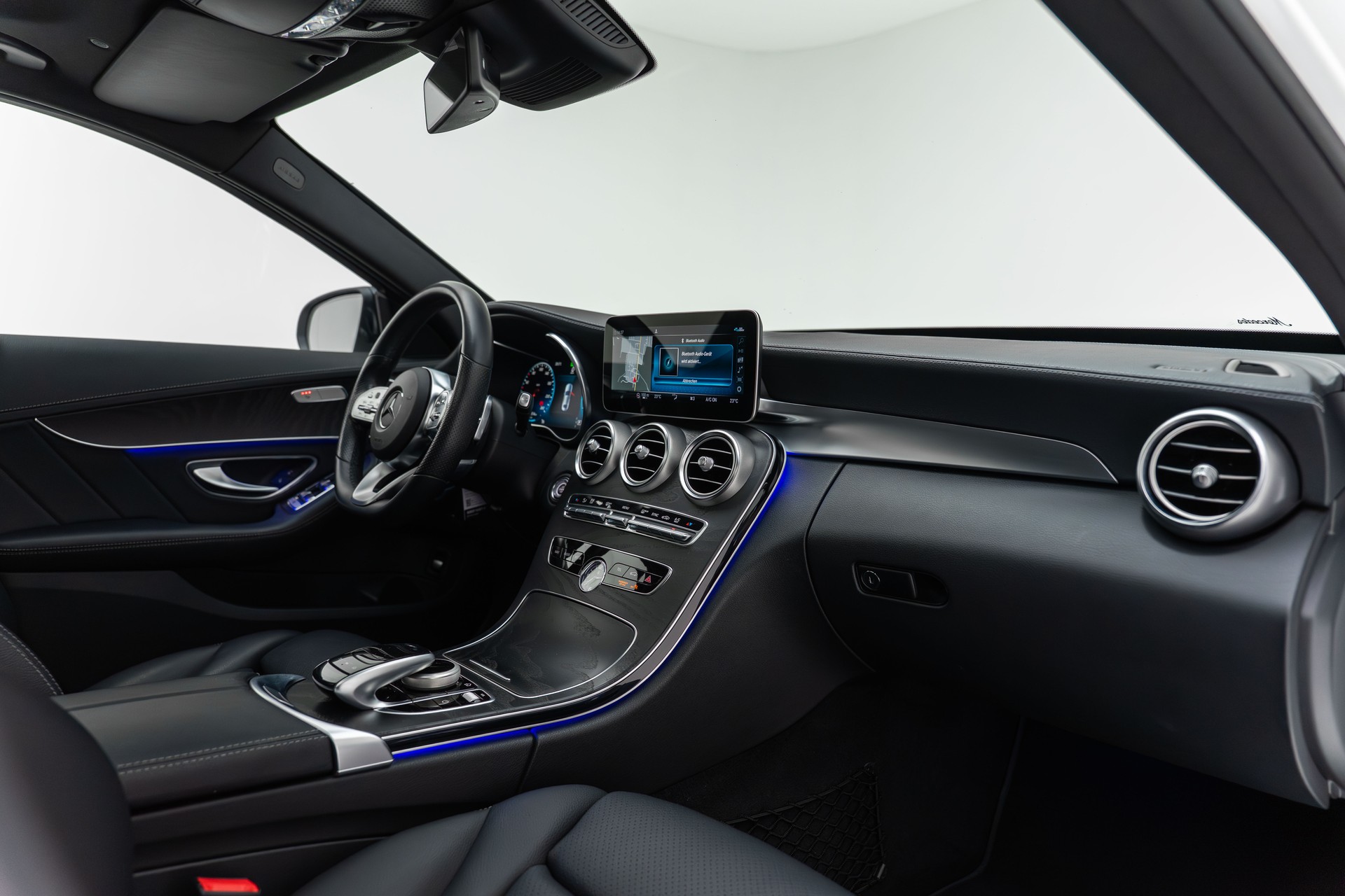 MERCEDES-BENZ C 200 Swiss Star AMG Line 4Matic 9G-Tronic-image-15