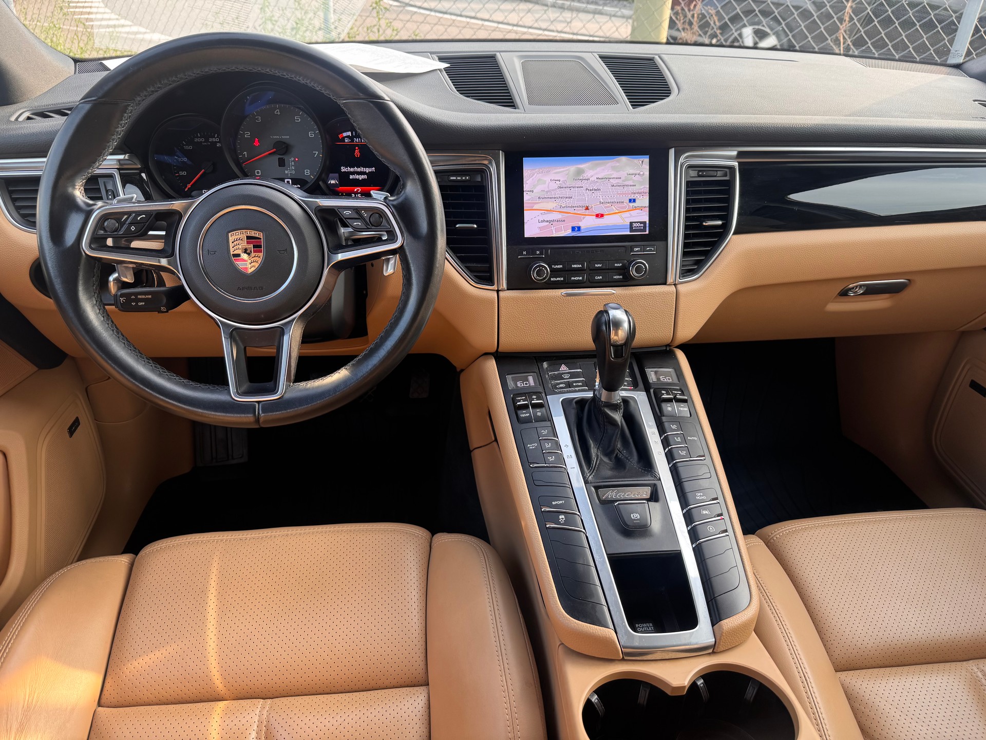 PORSCHE Macan S PDK-showroom-element-1