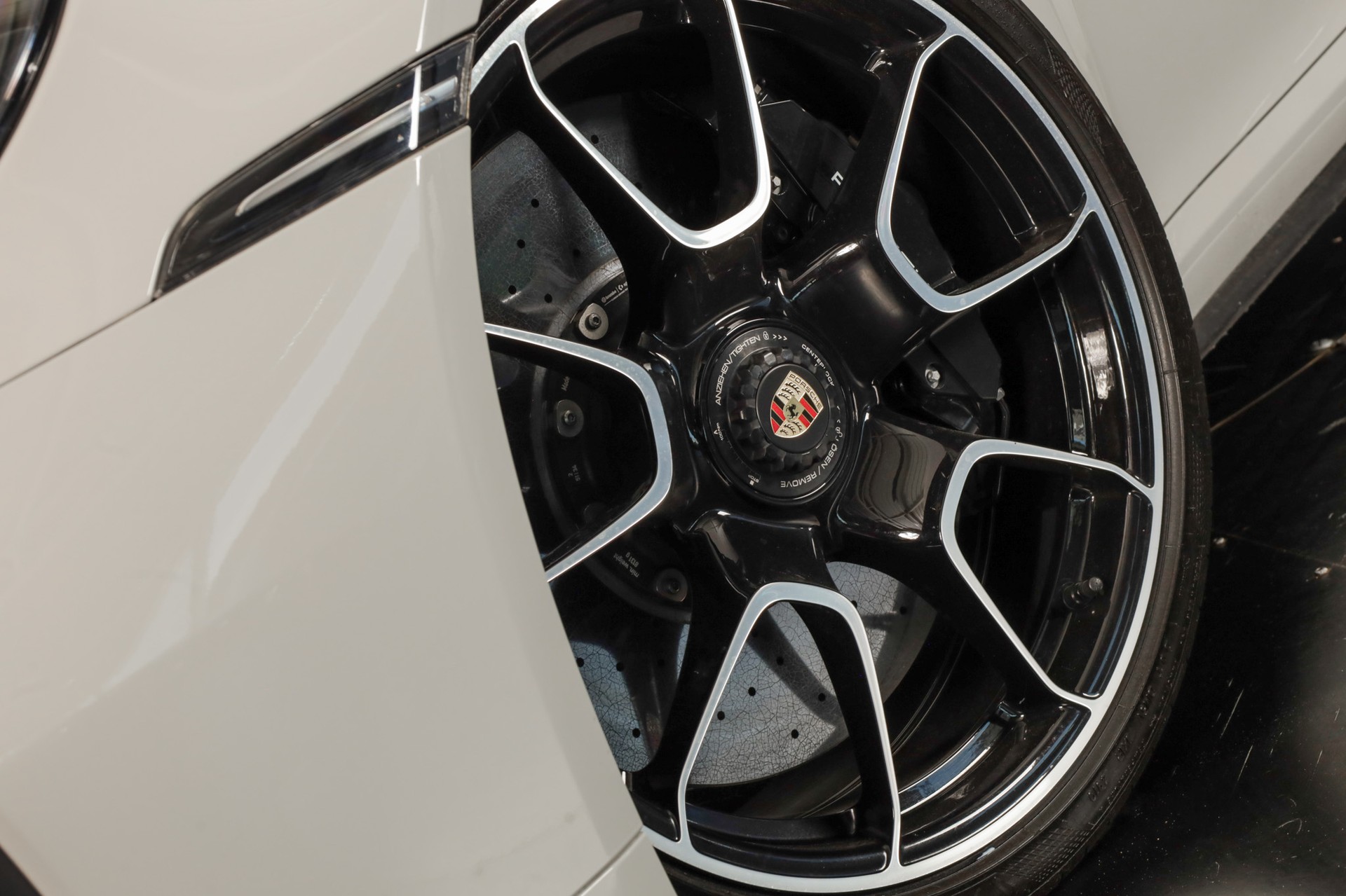 PORSCHE 911 Turbo S PDK-image-9
