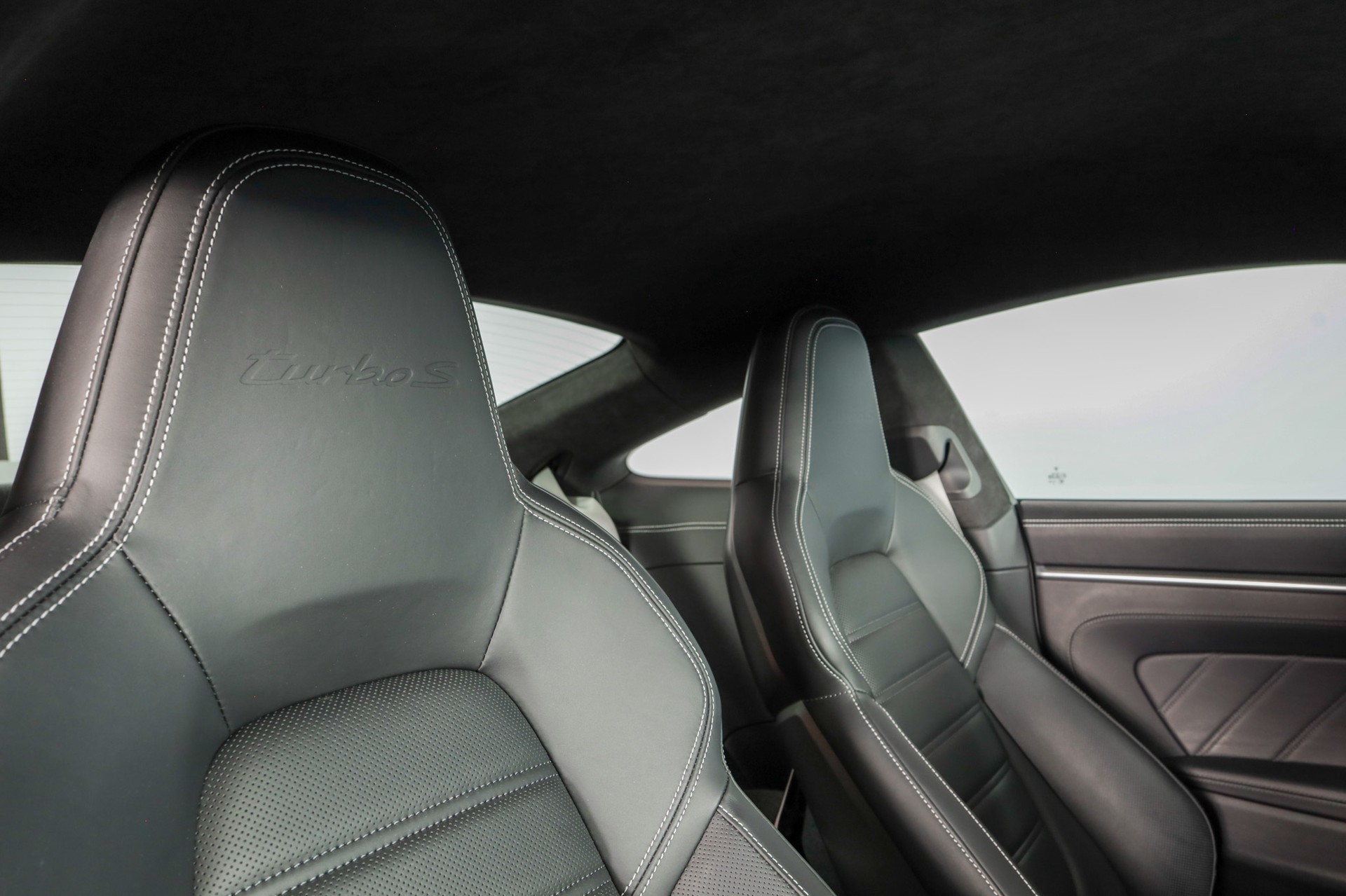 PORSCHE 911 Turbo S PDK-image-19