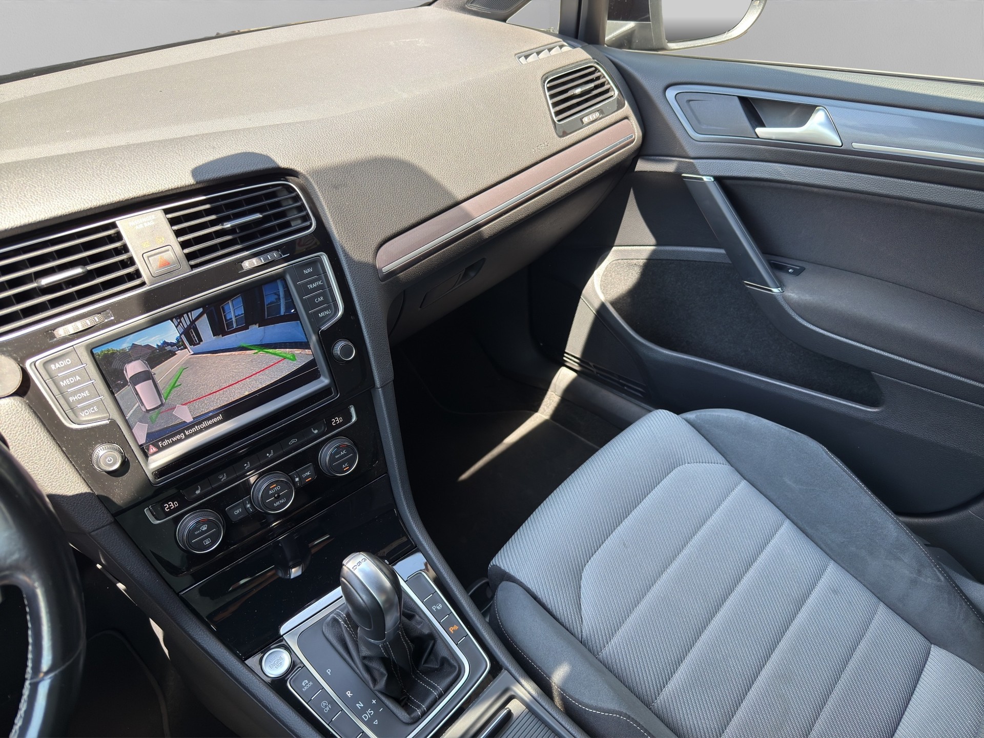 VW Golf 1.4 TSI Allstar R-Line DSG * Garantie * 8 fach * frisch ab Service und MFK *-image-12