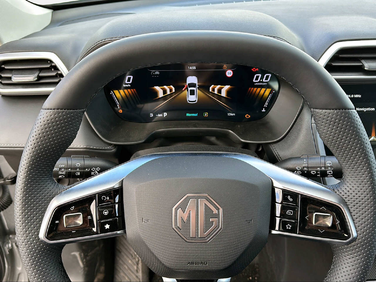 MG ZS 1.5 Hybrid+ Luxury-image-10