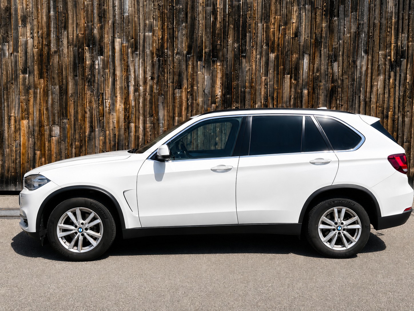 BMW X5 xDrive30d-showroom-element-1