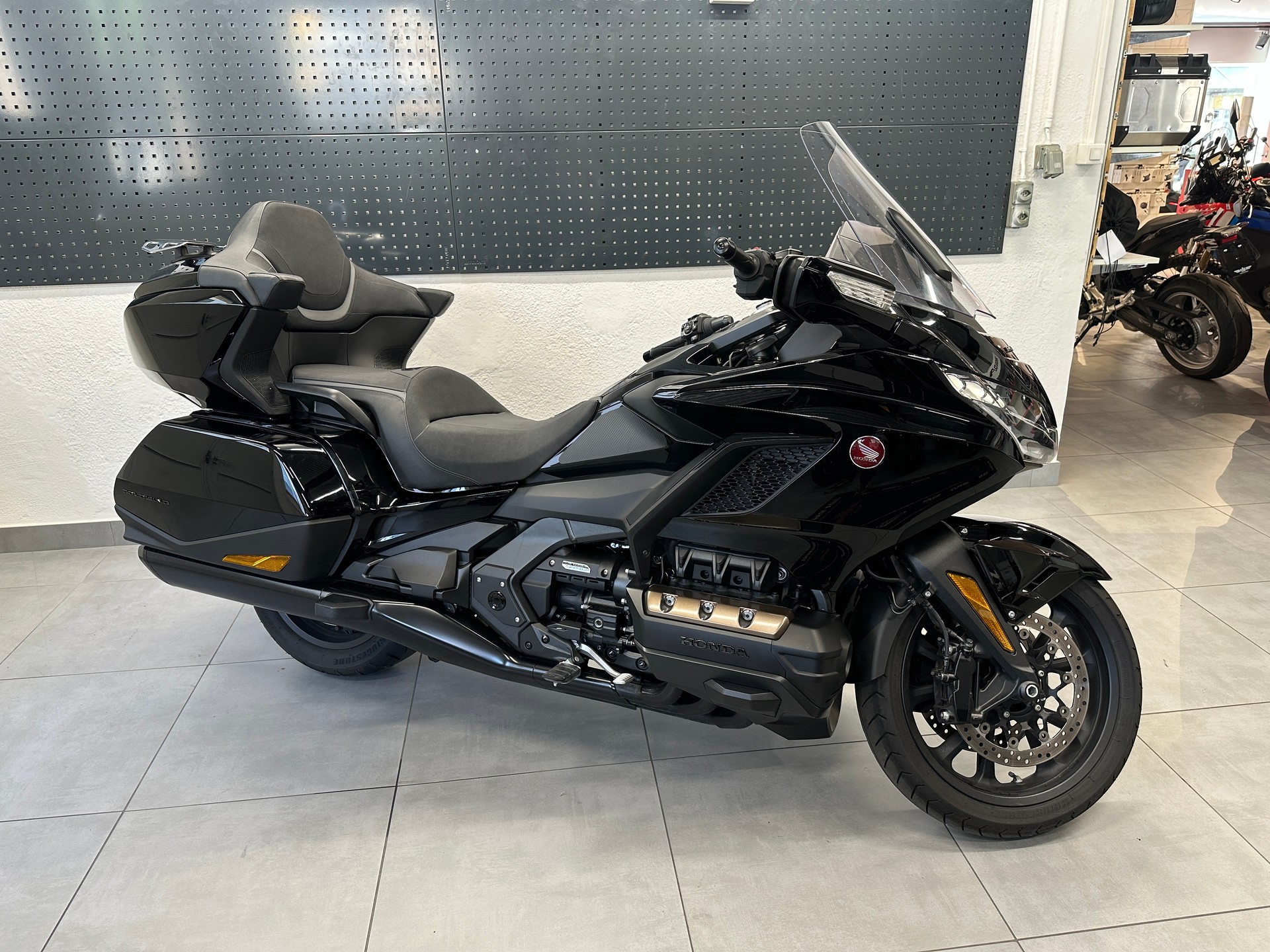 HONDA GL 1800 Gold Wing Tour DCT ABS | Occasion | 25’400 km | Top Zustand-image-15