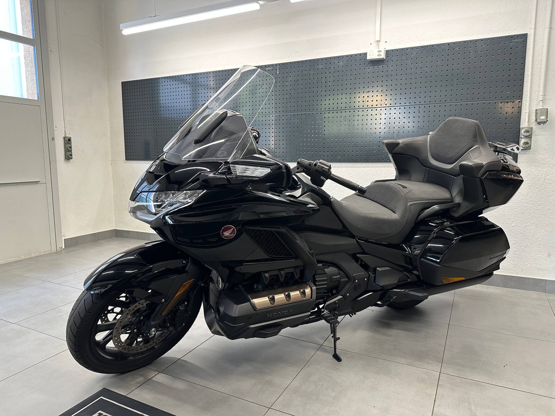 HONDA GL 1800 Gold Wing Tour DCT ABS | Occasion | 25’400 km | Top Zustand-image-8