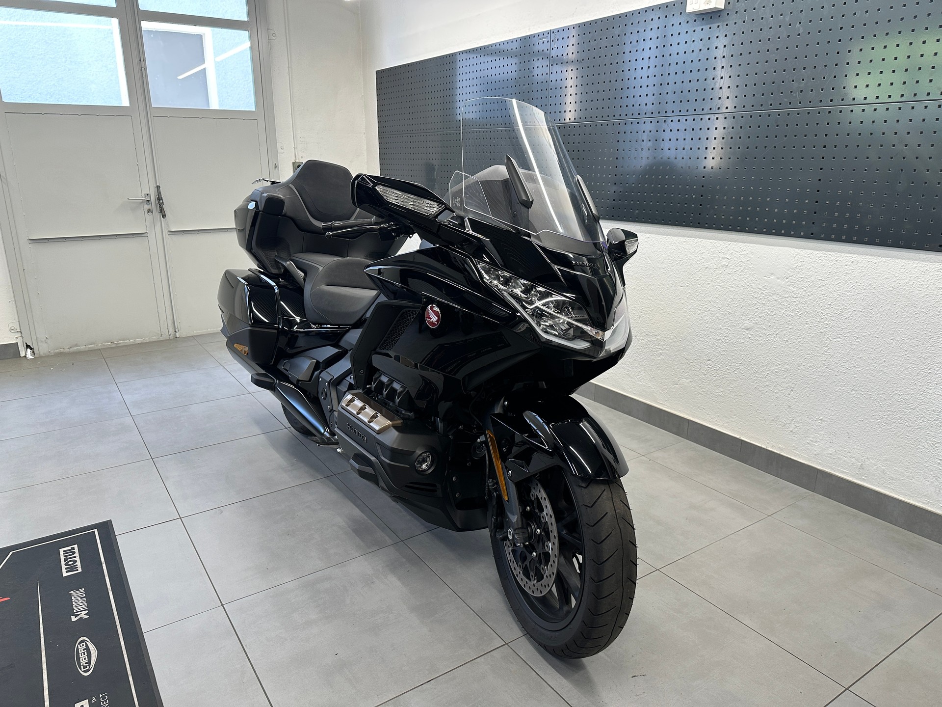 HONDA GL 1800 Gold Wing Tour DCT ABS | Occasion | 25’400 km | Top Zustand-image-3