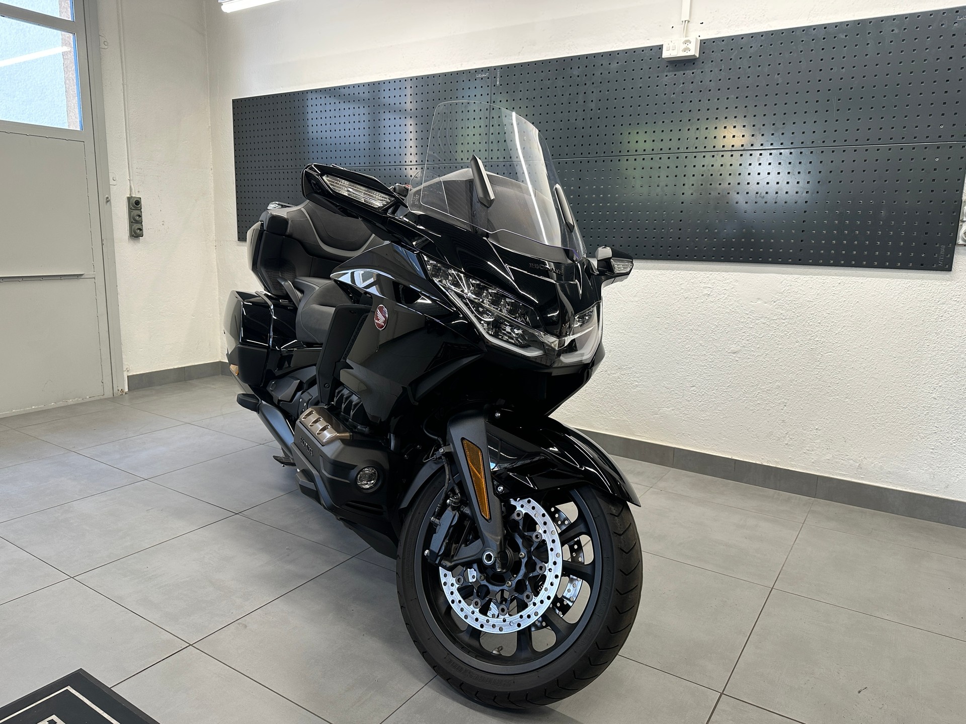HONDA GL 1800 Gold Wing Tour DCT ABS | Occasion | 25’400 km | Top Zustand-image-4