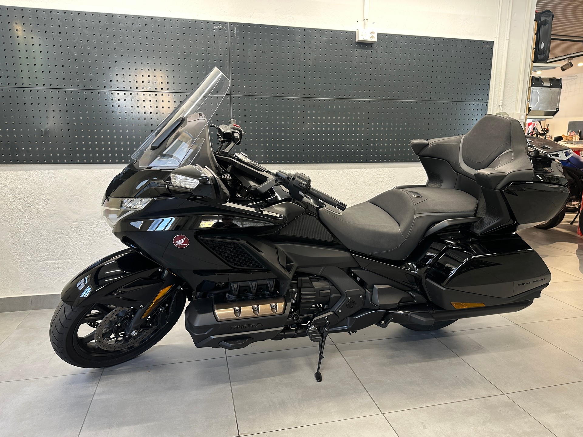 HONDA GL 1800 Gold Wing Tour DCT ABS | Occasion | 25’400 km | Top Zustand-image-9
