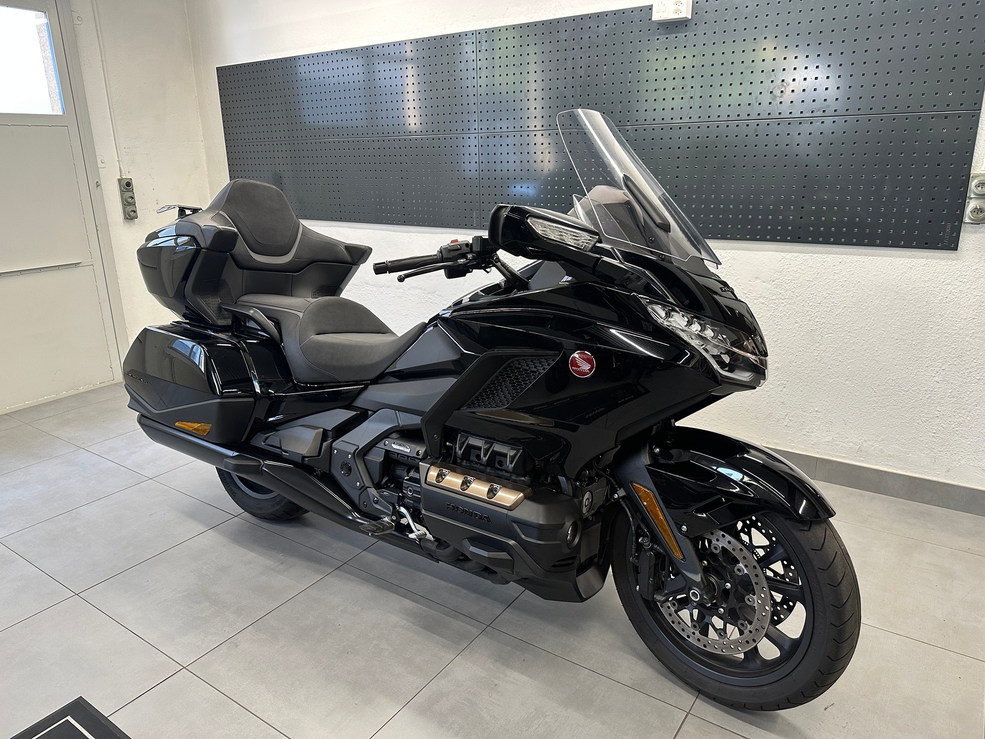 HONDA GL 1800 Gold Wing Tour DCT ABS | Occasion | 25’400 km | Top Zustand-image-2