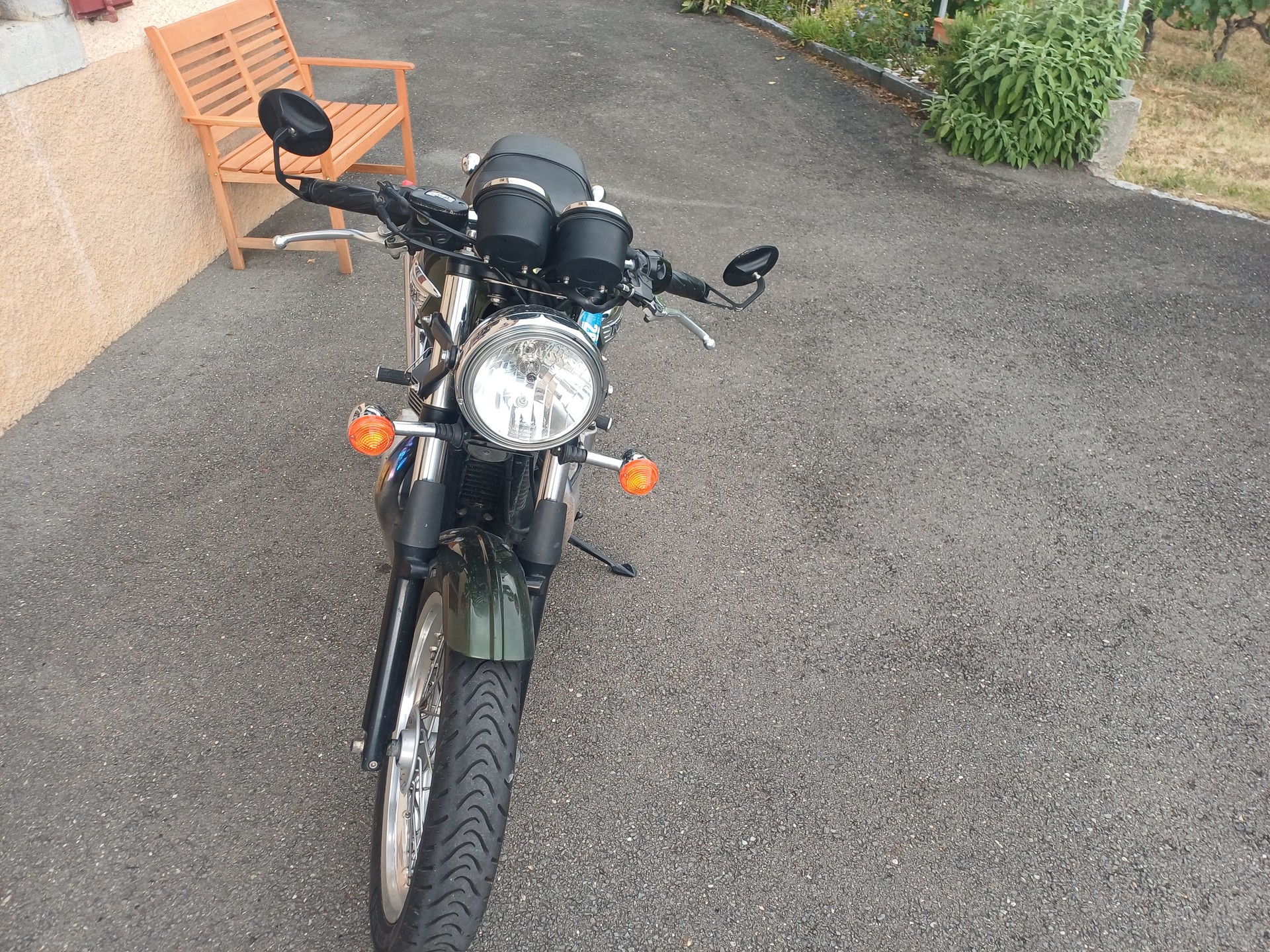 TRIUMPH 900-image-3
