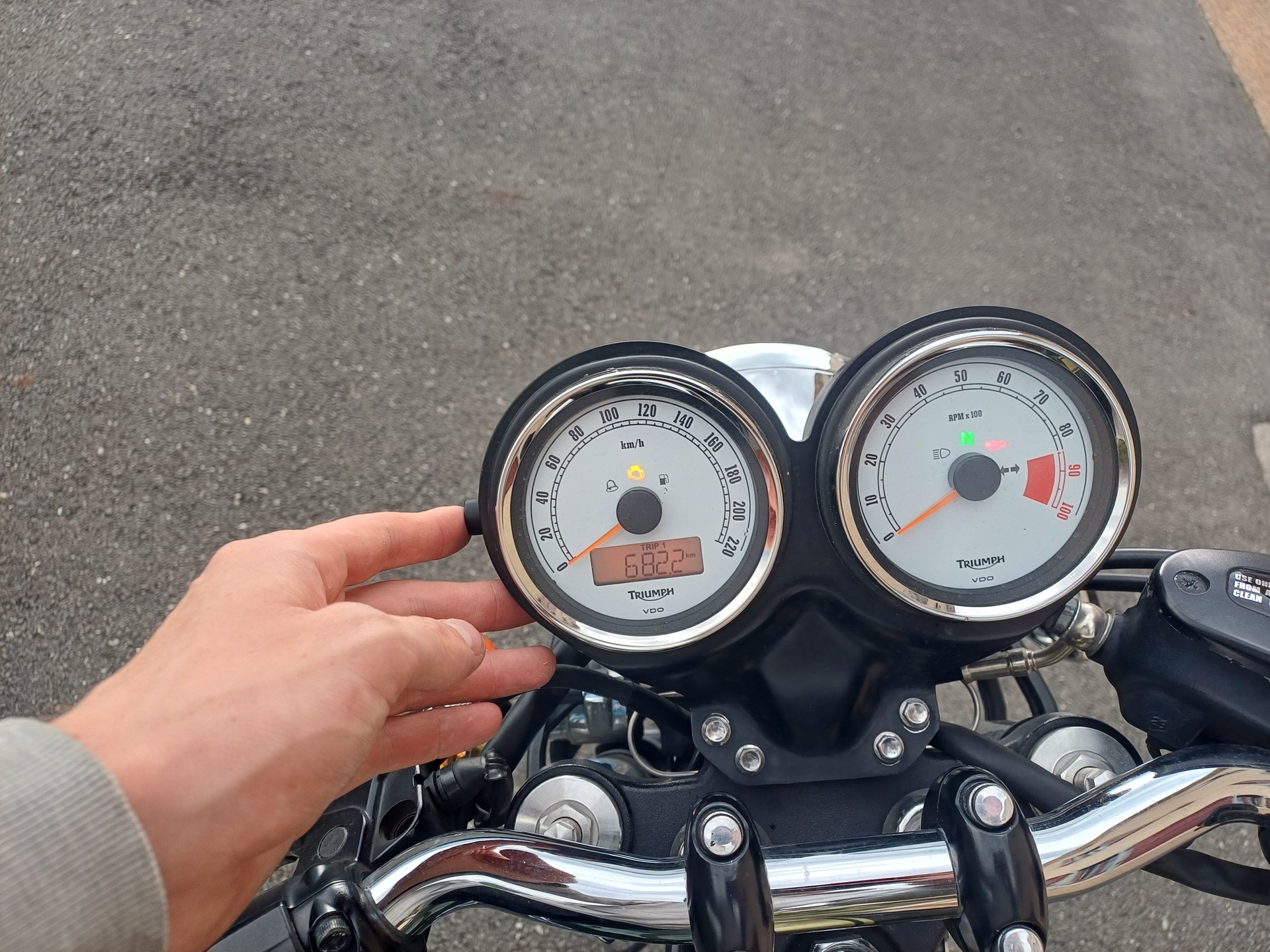 TRIUMPH 900-image-9