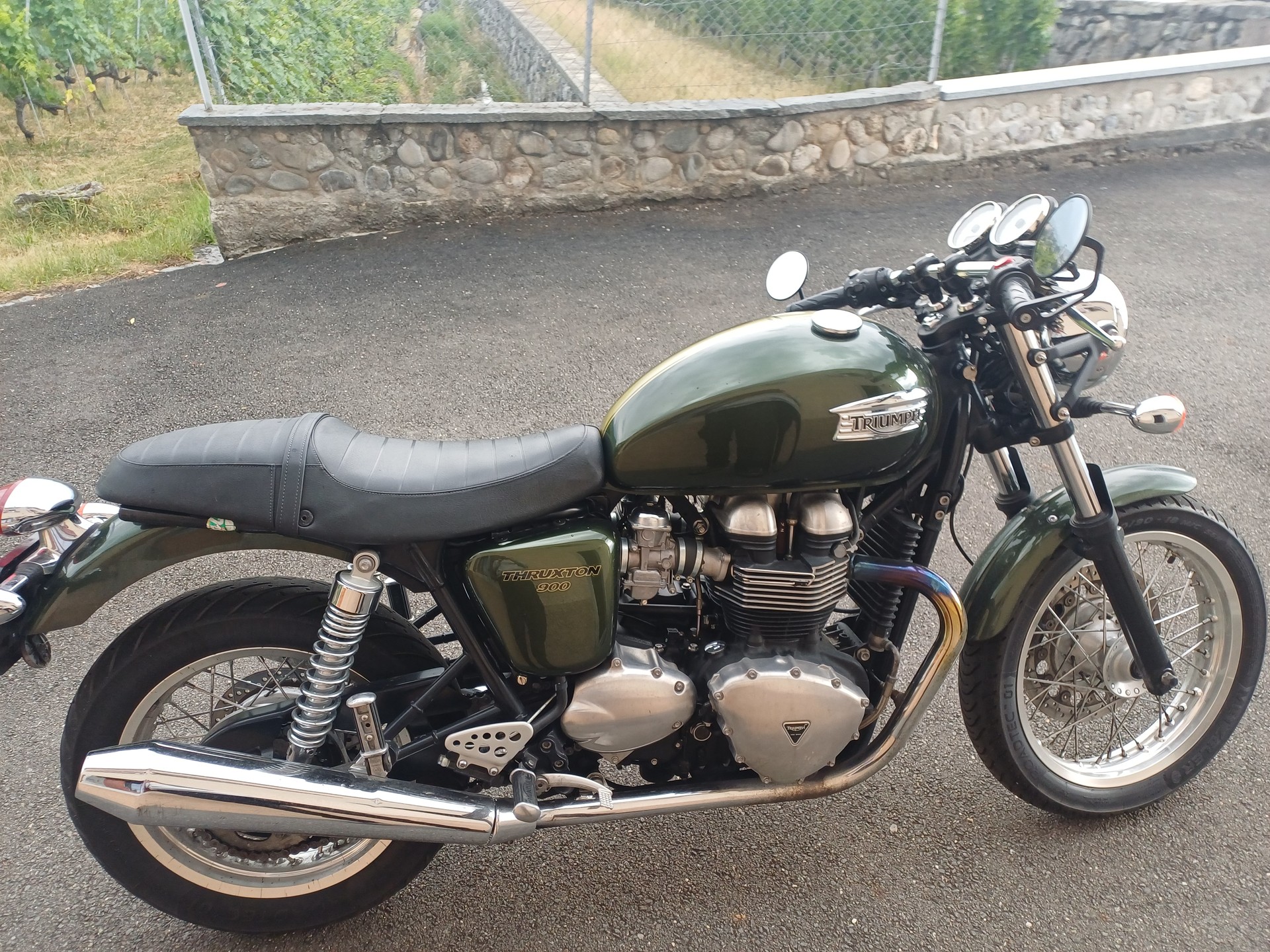 TRIUMPH 900-image-2