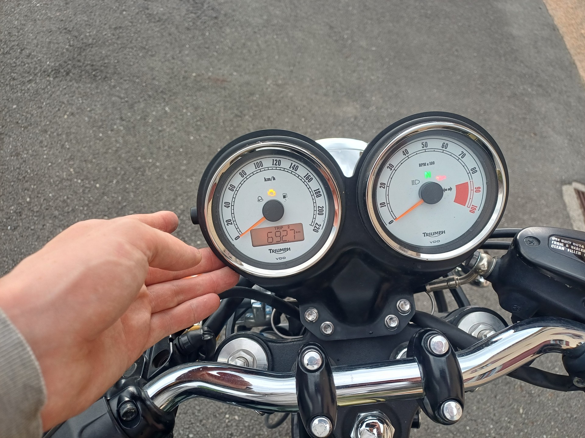 TRIUMPH 900-image-0
