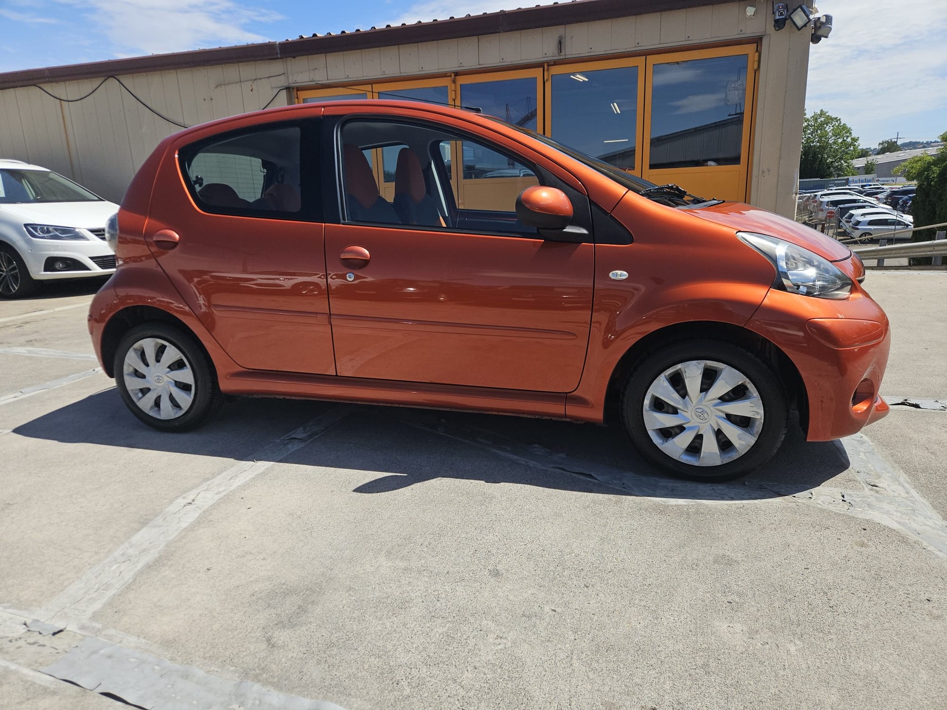 TOYOTA Aygo 1.0 VVT-i Terra-showroom-element-3
