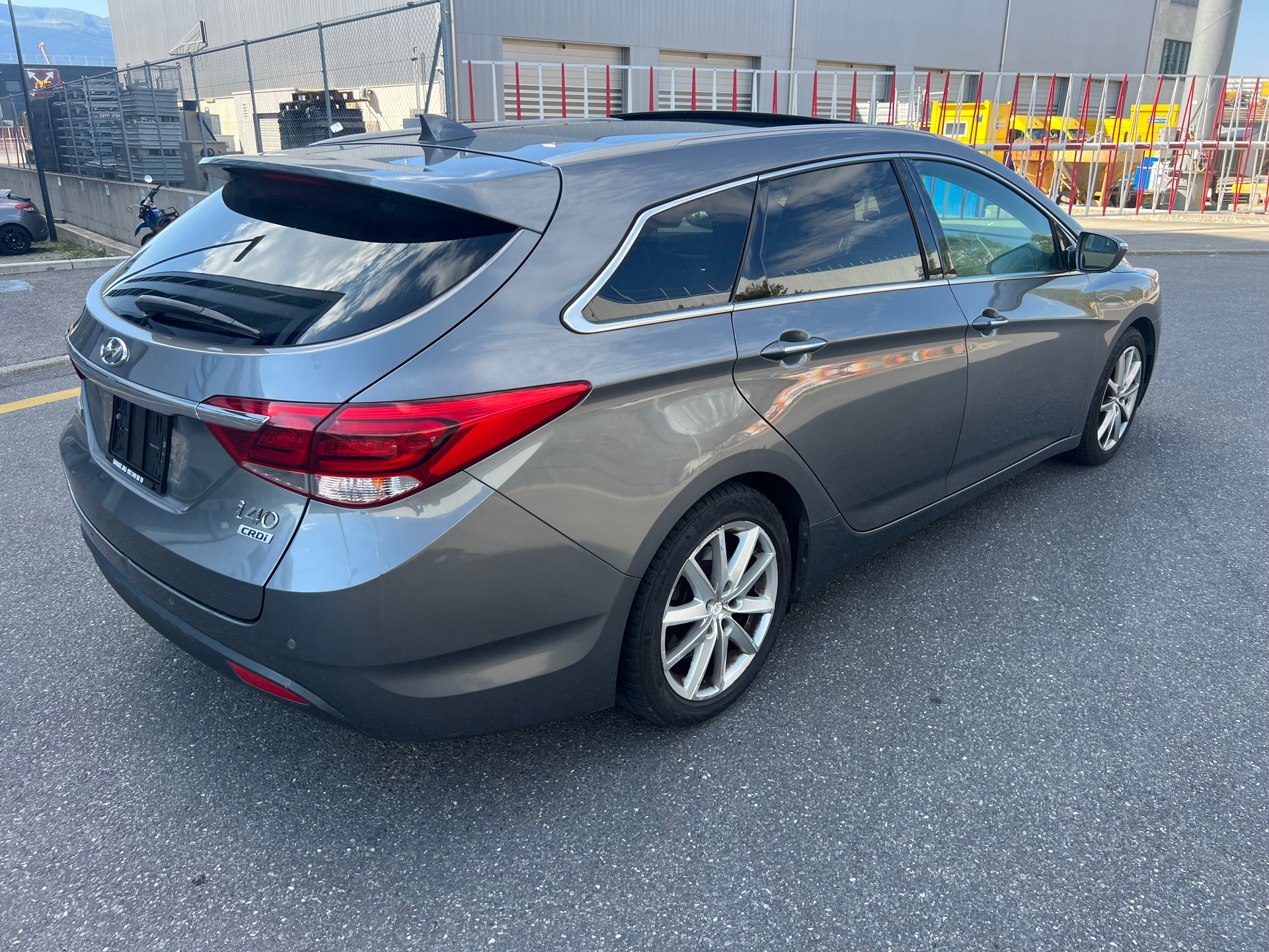 HYUNDAI i40 Wagon 1.7 CRDI Vertex Automatic-image-5