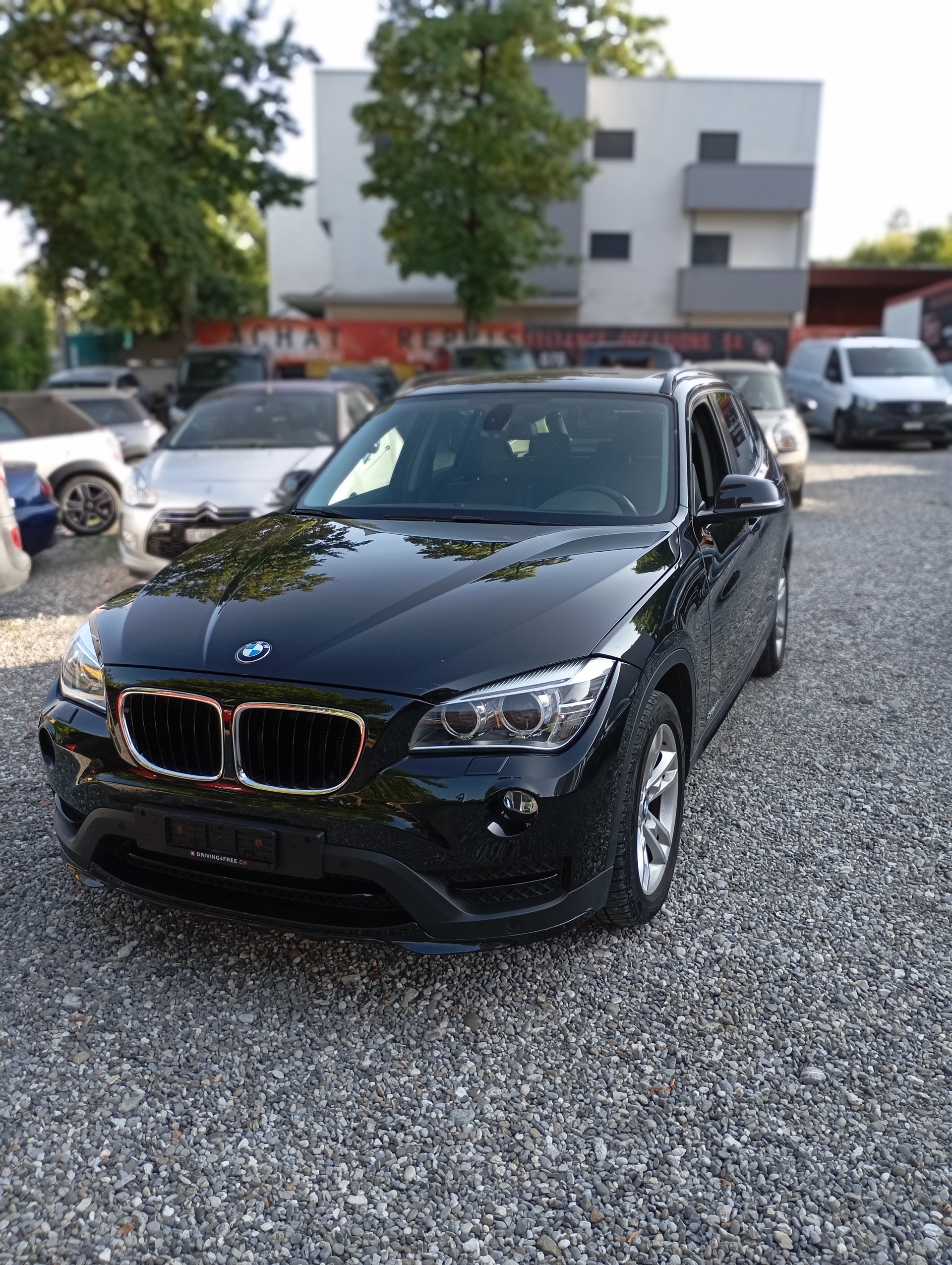 BMW XDrive 20D-showroom-element-3