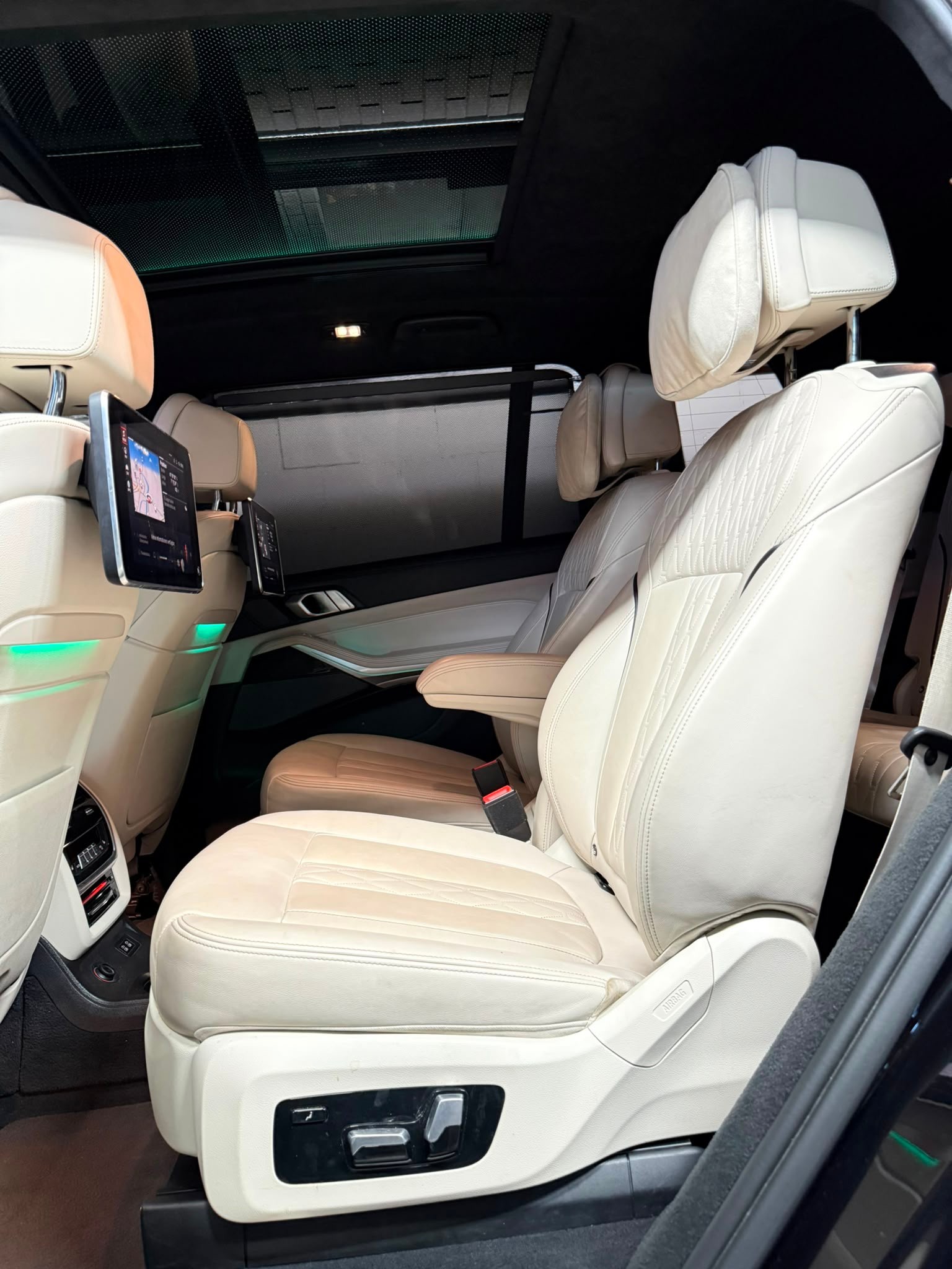 BMW X7 xDrive 30d Steptronic M- Sport / 6 Plätze / Sky Panorama / Laser Licht / back Screen / First Class Paket / AHG Etc..-image-12