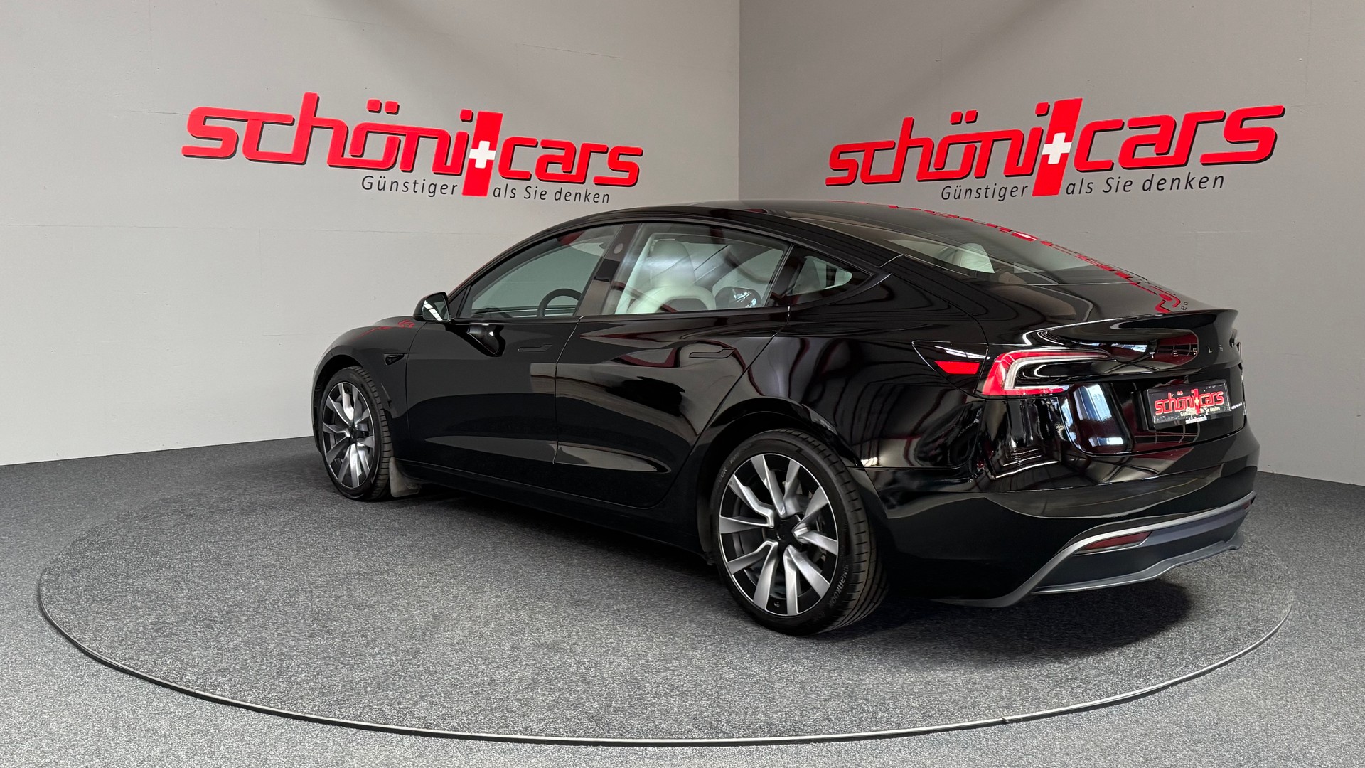 TESLA Model 3 Long Range Dual Motor AWD-showroom-element-3