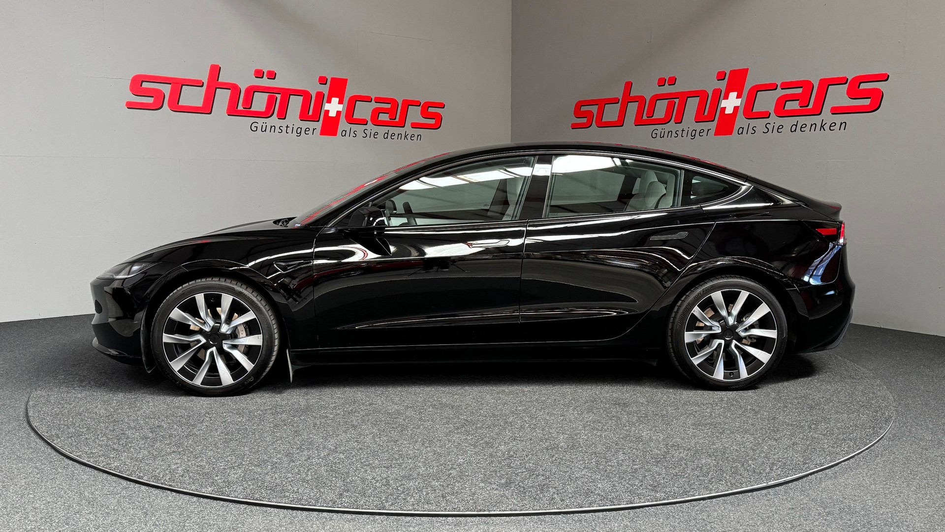 TESLA Model 3 Long Range Dual Motor AWD-showroom-element-2