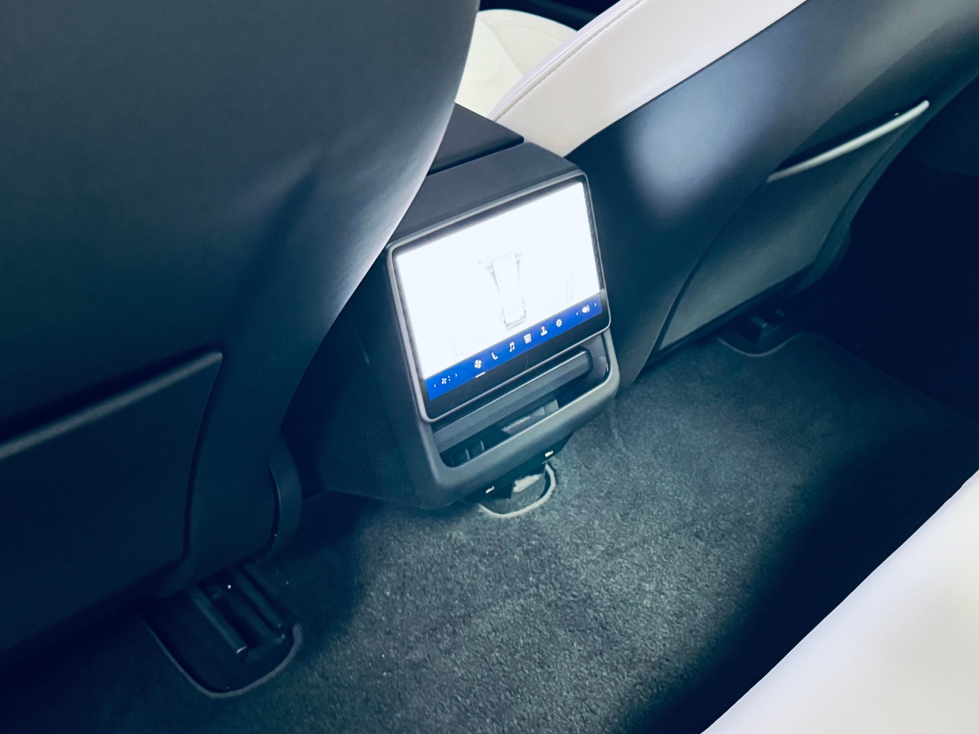 TESLA Model 3 Long Range Dual Motor AWD-image-15