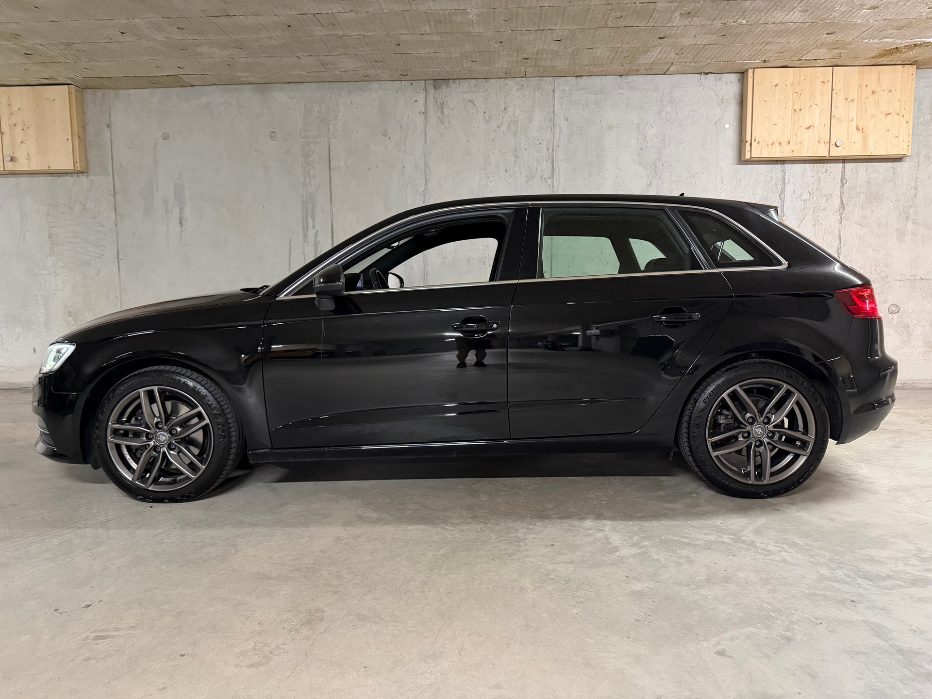 AUDI A3 Sportback 2.0 TDI Ambition quattro S-tronic-showroom-element-1