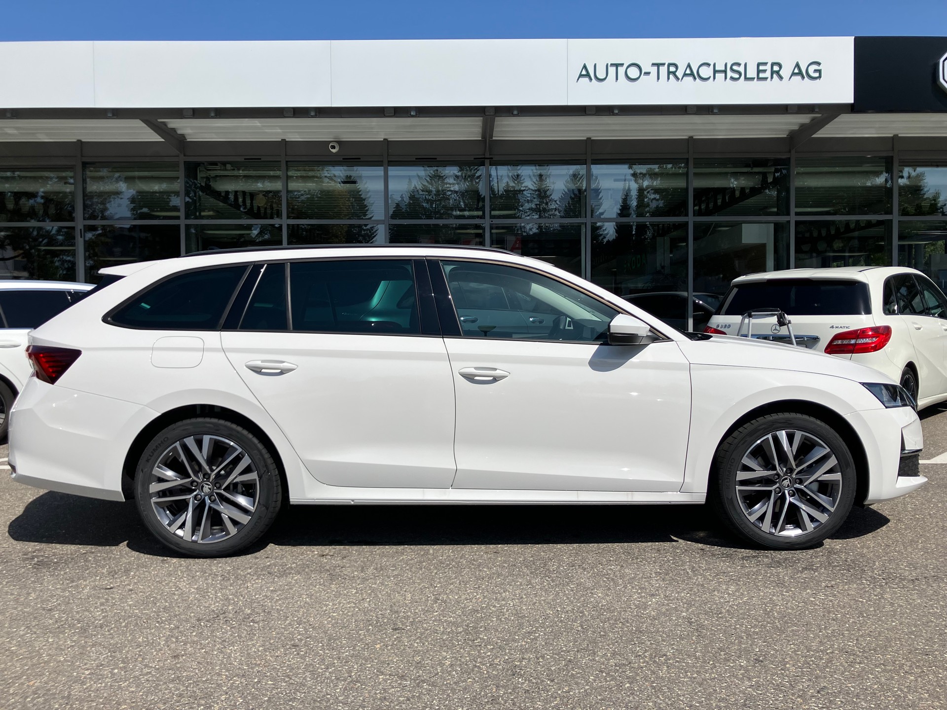 SKODA Octavia Combi 2.0 TSI DSG Selection 4x4