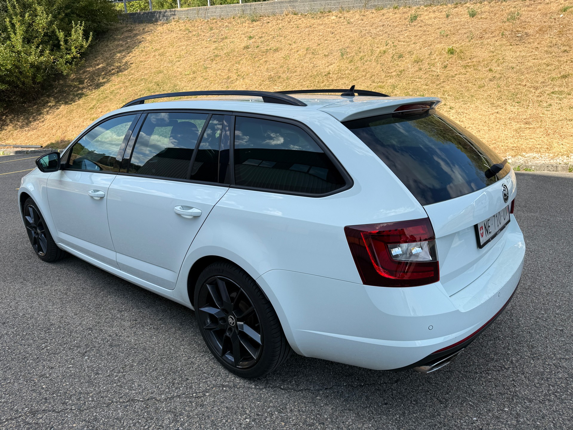 SKODA Octavia Combi 2.0 TDI RS 4x4 DSG-image-4