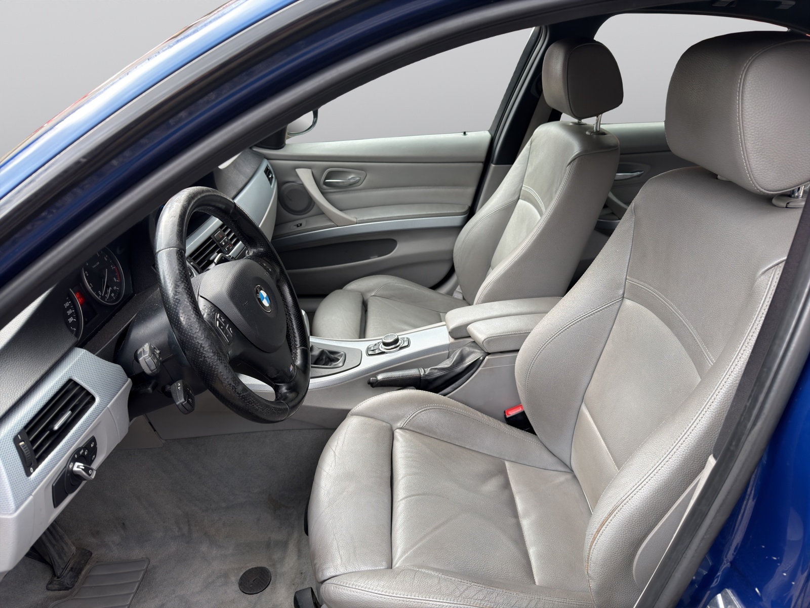 BMW BMW 335i xDrive-image-8