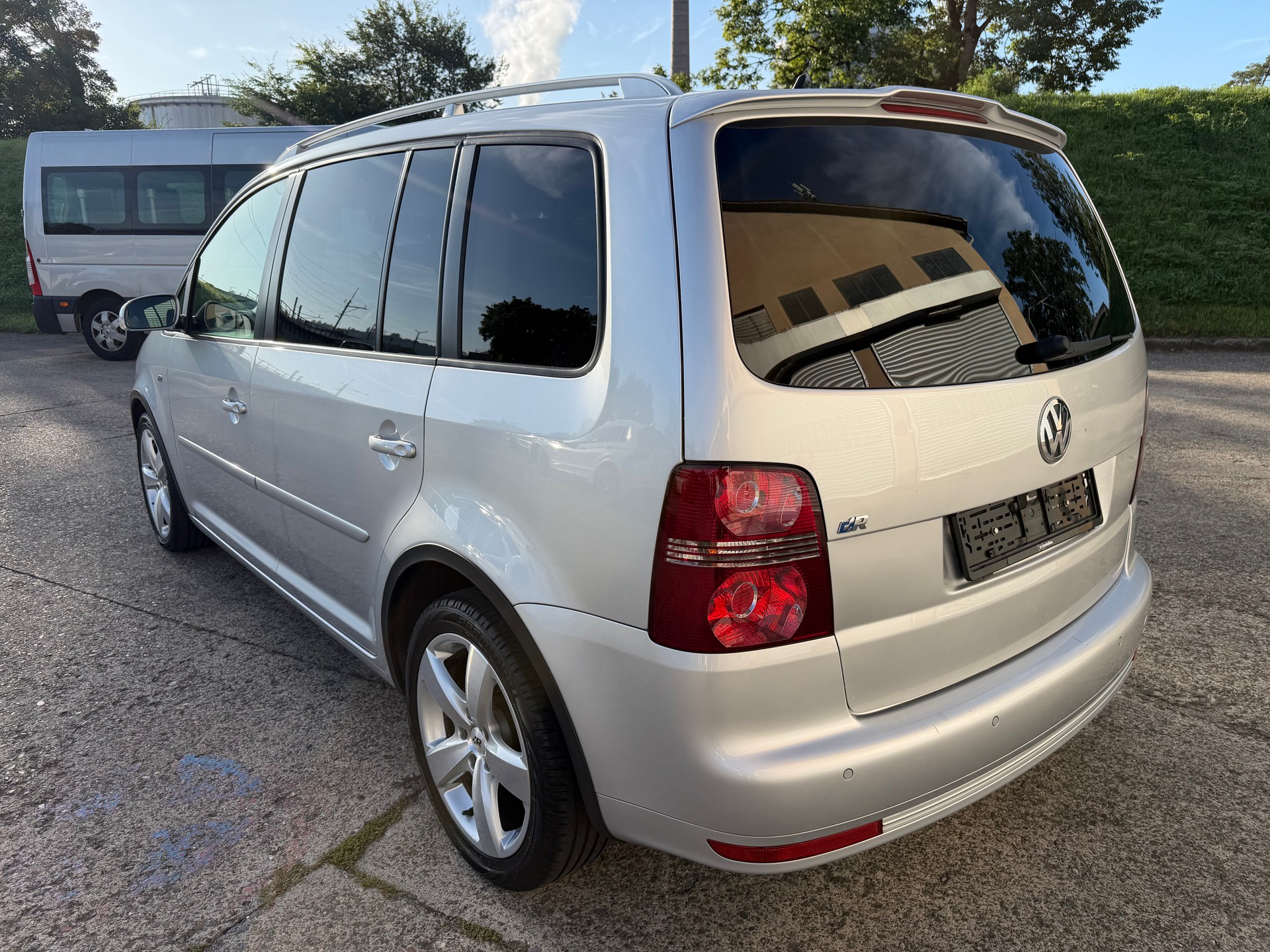 VW Touran 2.0 TDI Highline-showroom-element-2