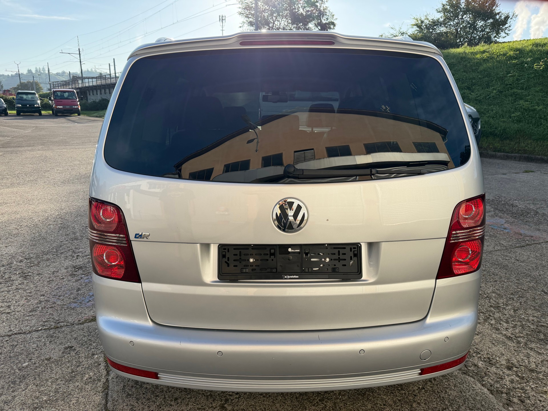 VW Touran 2.0 TDI Highline-showroom-element-3