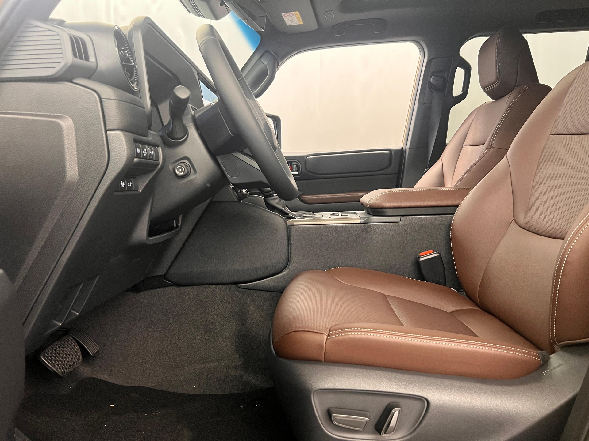 TOYOTA Land Cruiser 2.8 D Style-showroom-element-2