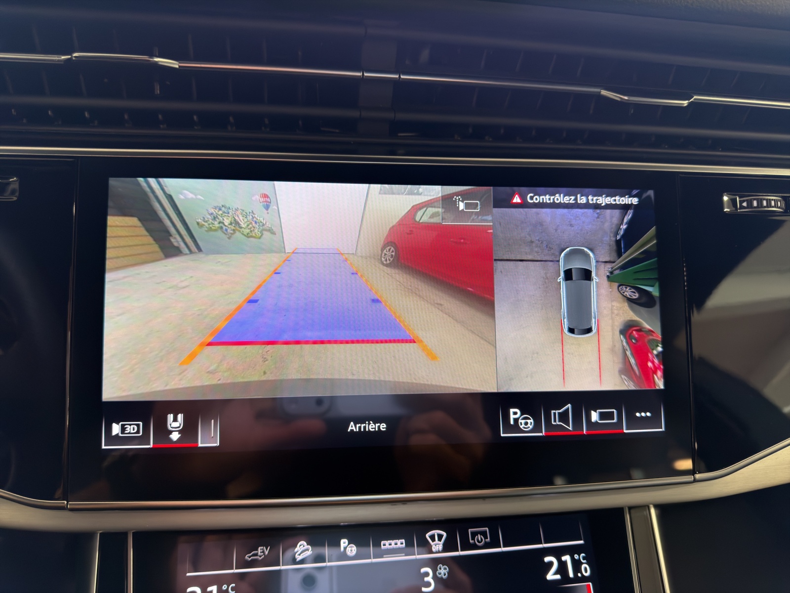 AUDI Q8 SUV TFSI e quattro 290 kW Attraction tiptronic-image-15