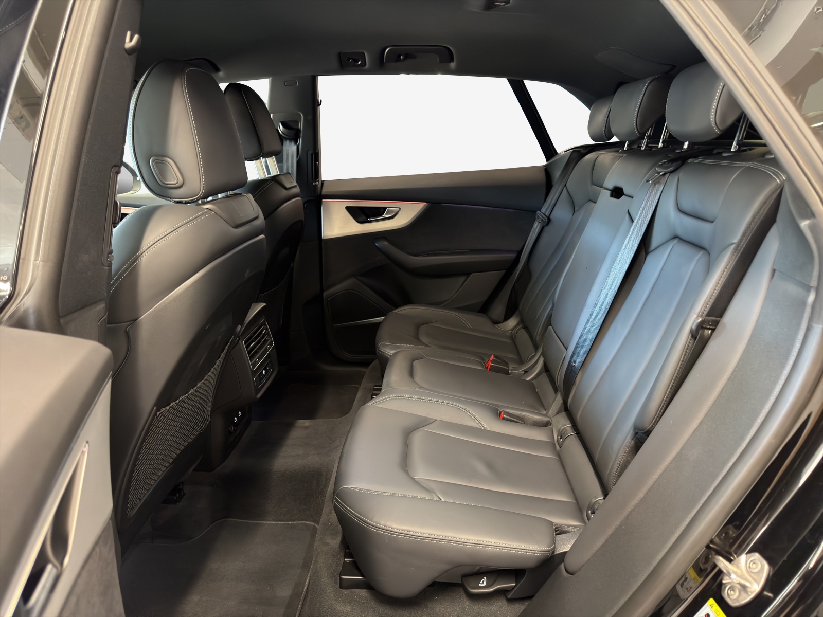 AUDI Q8 SUV TFSI e quattro 290 kW Attraction tiptronic-image-11