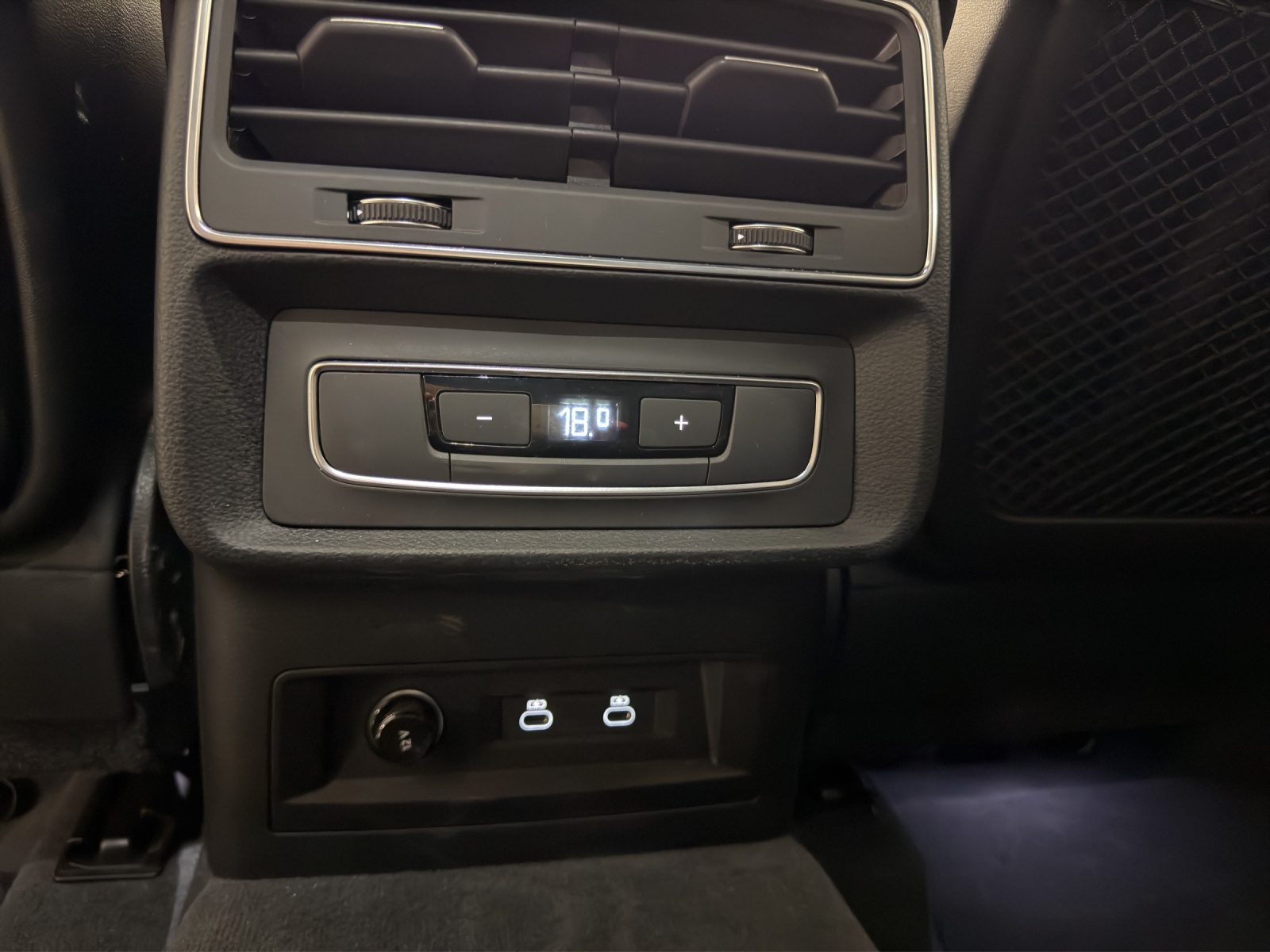 AUDI Q8 SUV TFSI e quattro 290 kW Attraction tiptronic-image-14