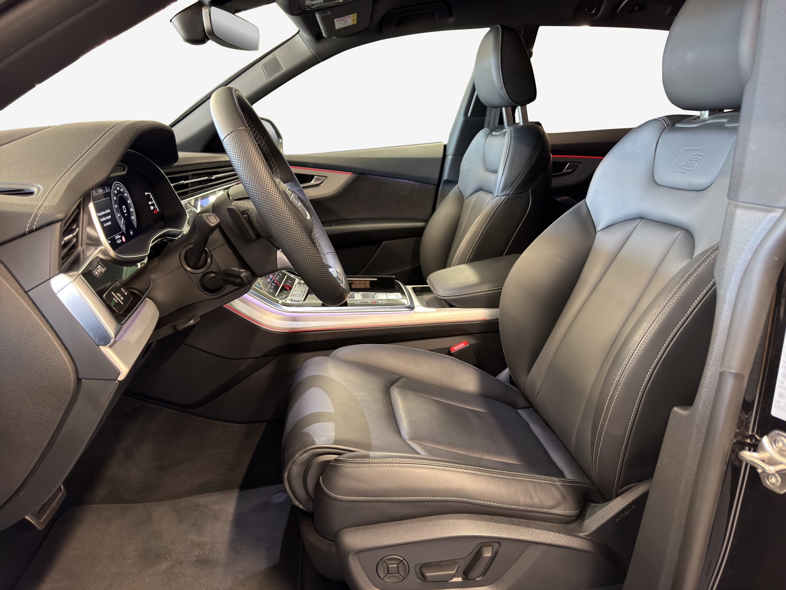 AUDI Q8 SUV TFSI e quattro 290 kW Attraction tiptronic-image-7