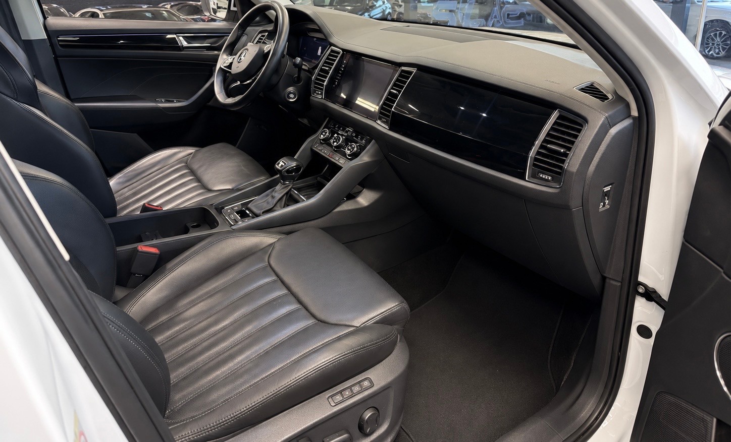 SKODA Kodiaq 2.0 TDI CR L&K 4x4 DSG / 7 Sitz / Vollausstattung / Leasing ab 299.--showroom-element-2