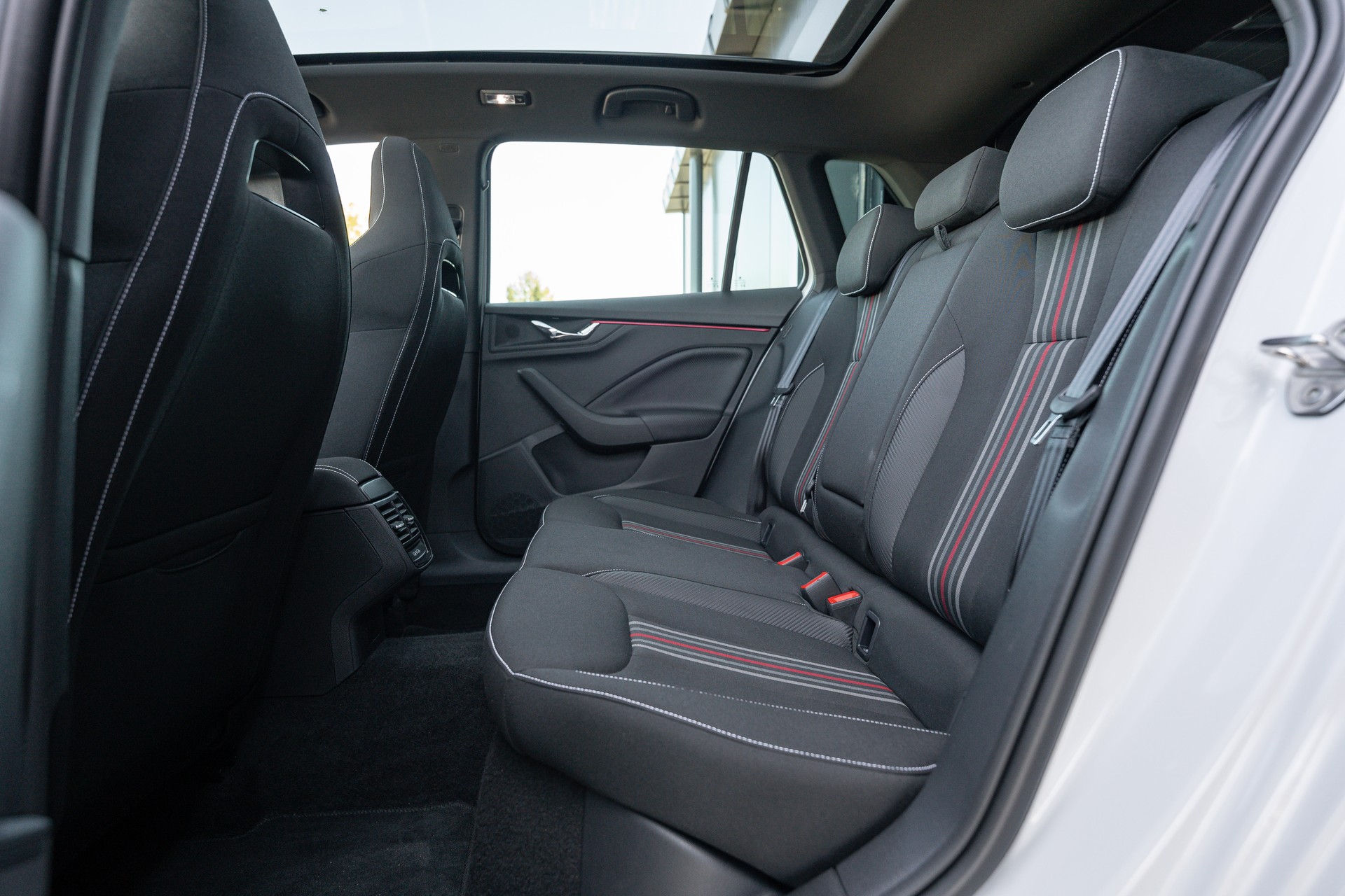 SKODA Kamiq 1.5 TSI Monte Carlo DSG-image-11