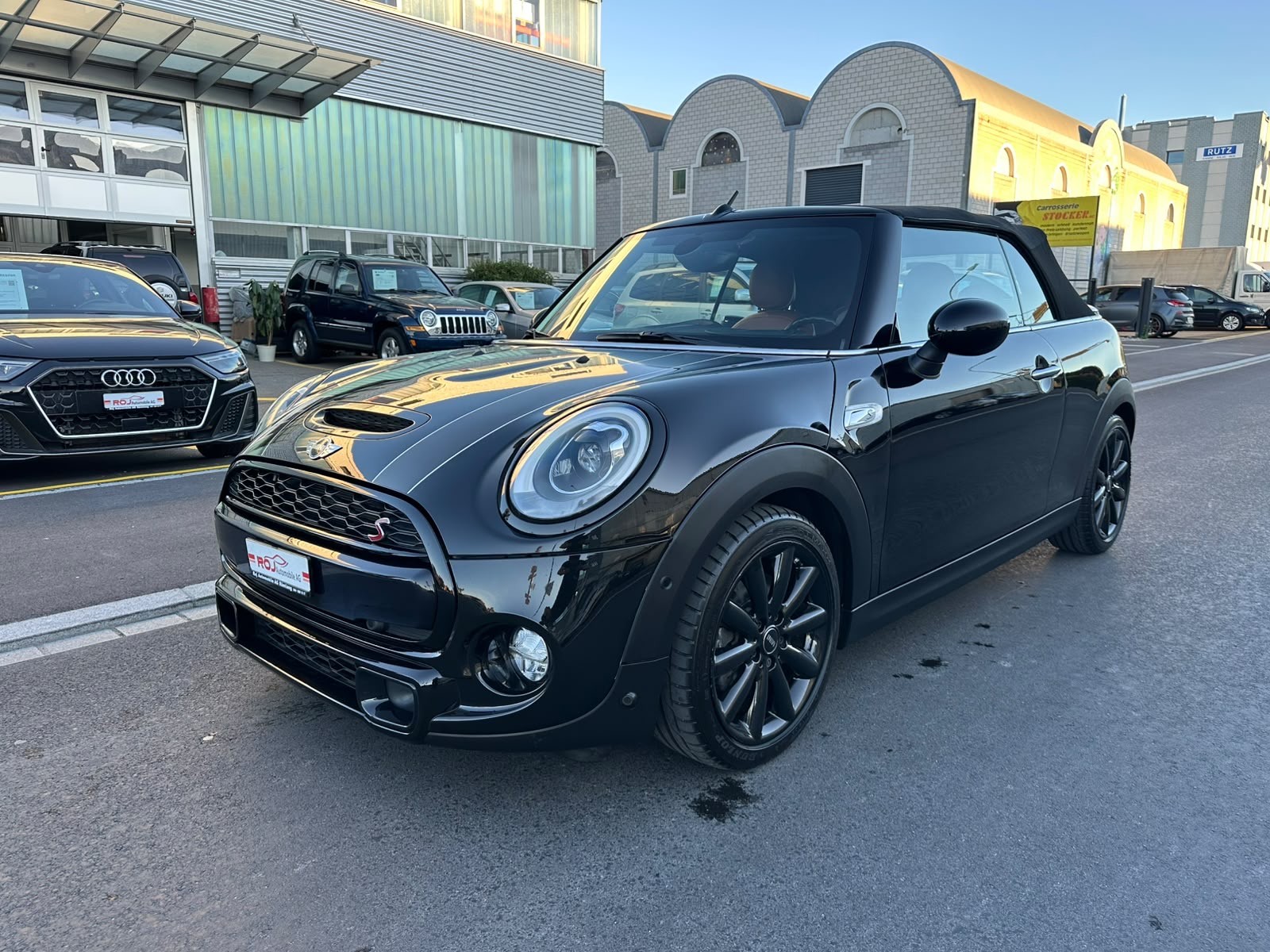 MINI Cooper S Cabriolet Steptronic-showroom-element-1