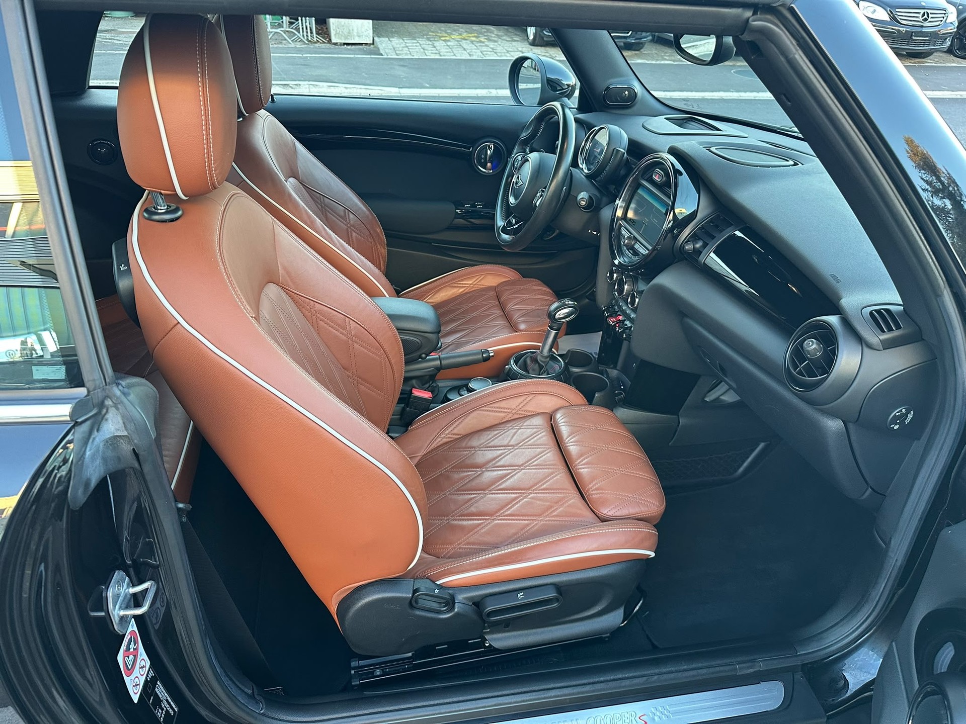 MINI Cooper S Cabriolet Steptronic-image-11