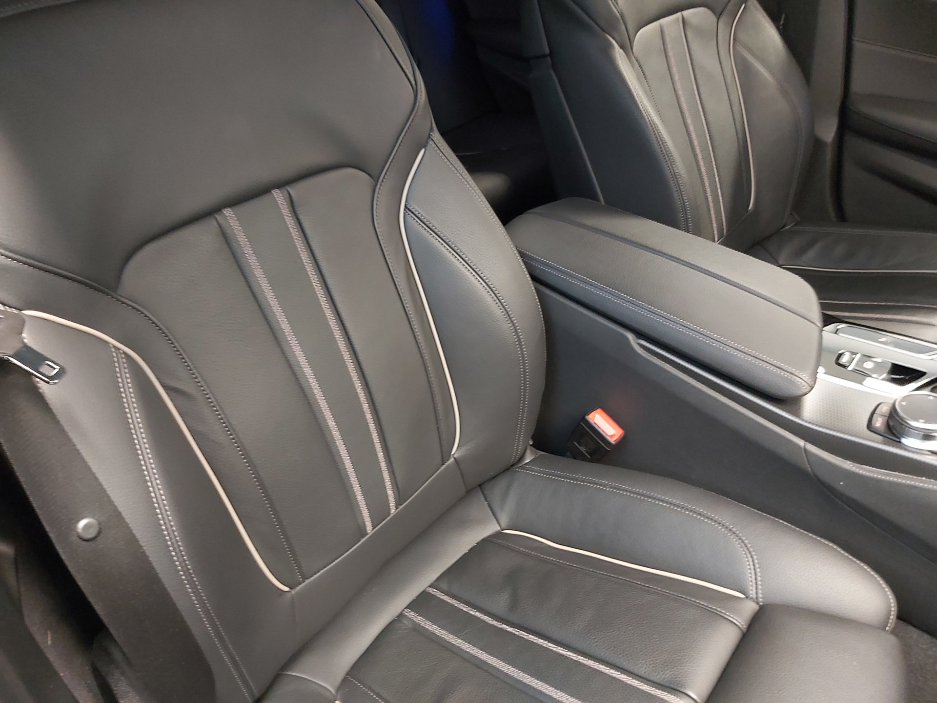 BMW 520d xDr 48VTour Pure M S-image-10