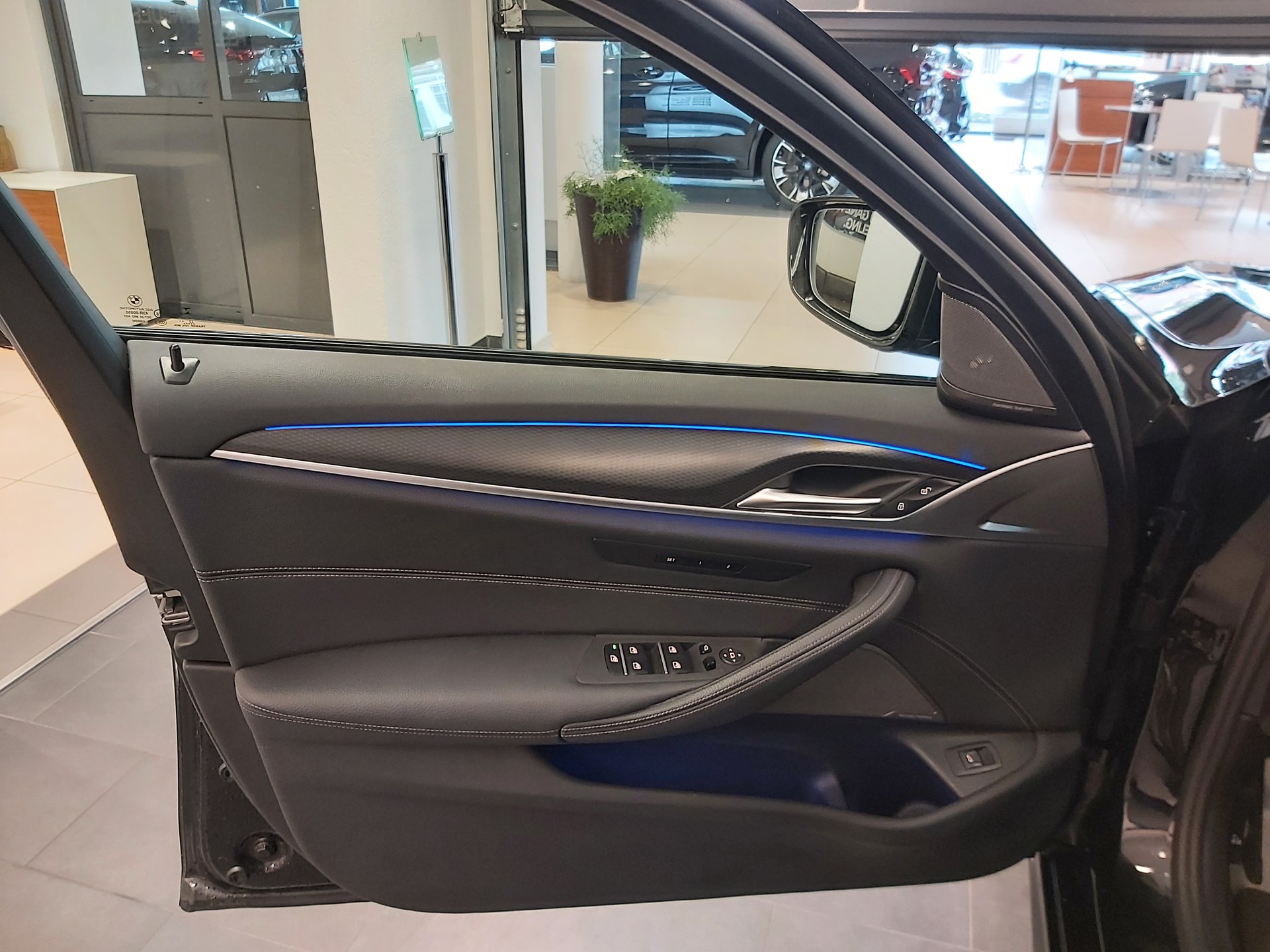 BMW 520d xDr 48VTour Pure M S-image-14