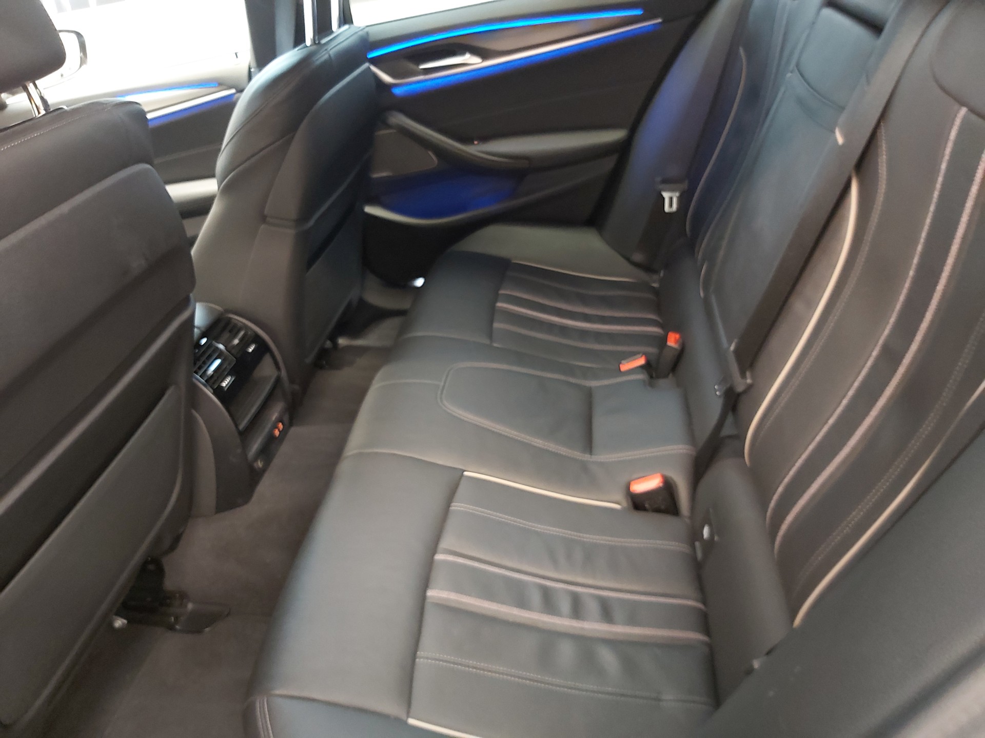 BMW 520d xDr 48VTour Pure M S-image-16