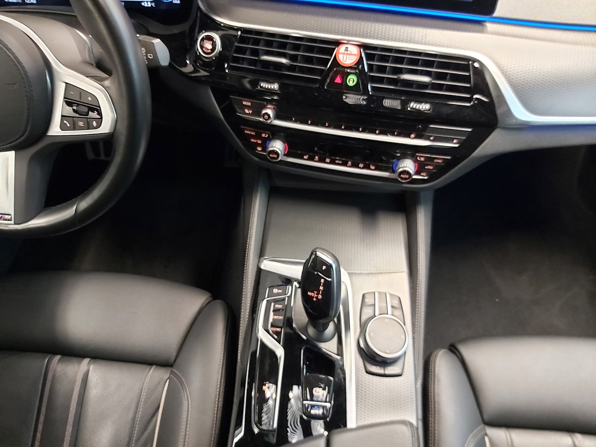 BMW 520d xDr 48VTour Pure M S-image-13